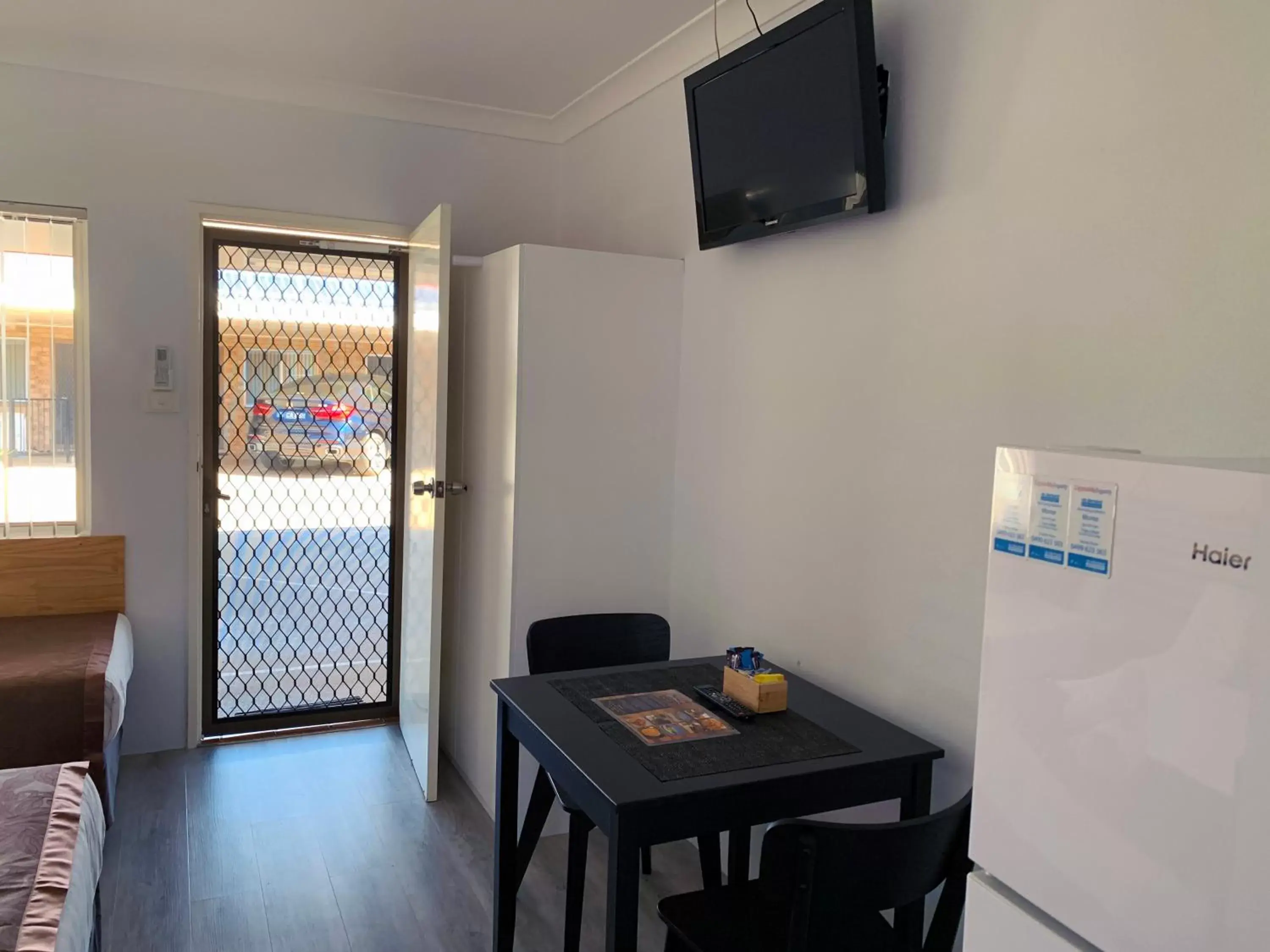 TV and multimedia, TV/Entertainment Center in Baths Motel Moree