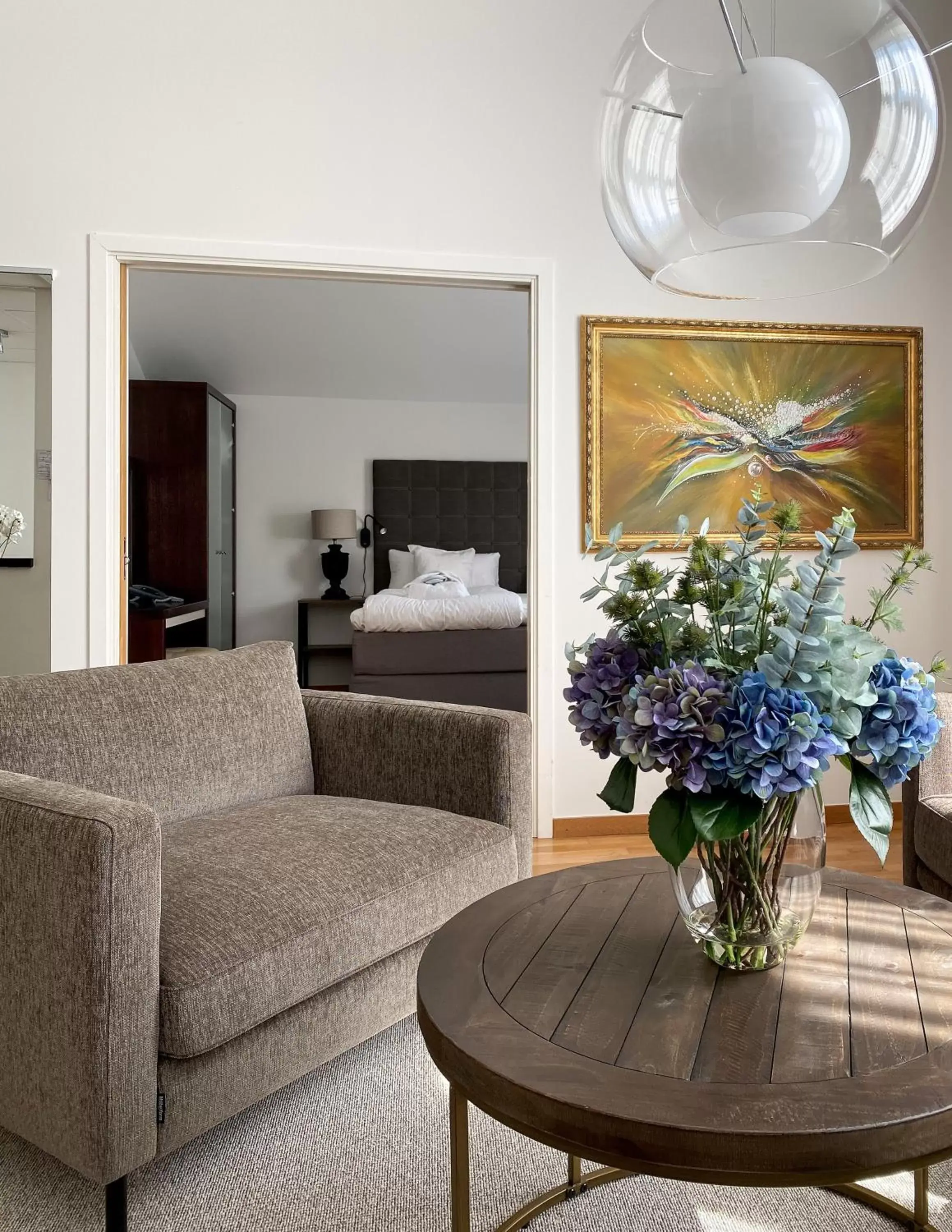 Bed, Seating Area in Hotel Skansen