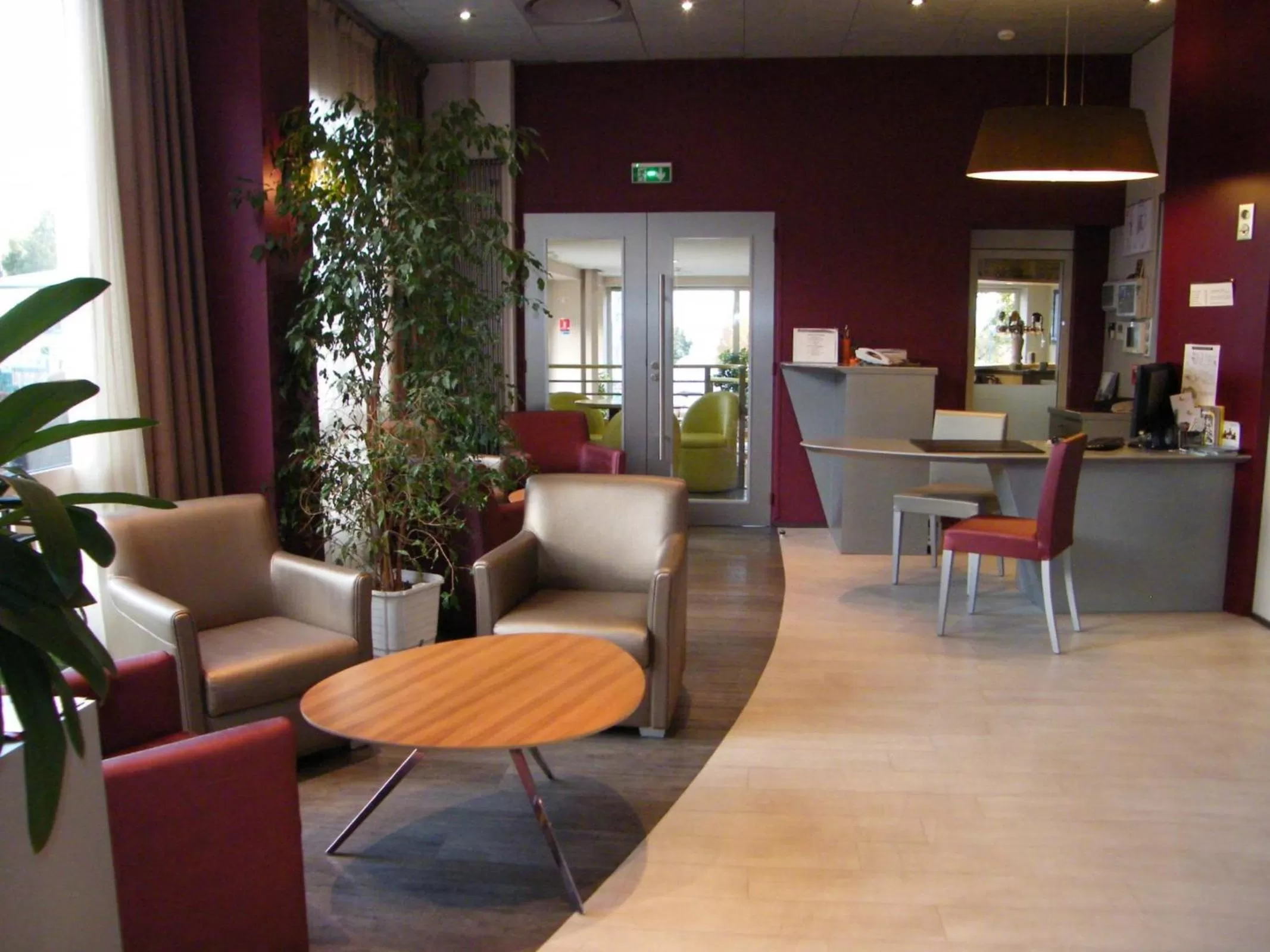 Lobby or reception in CIT'HOTEL Saint-Pierre