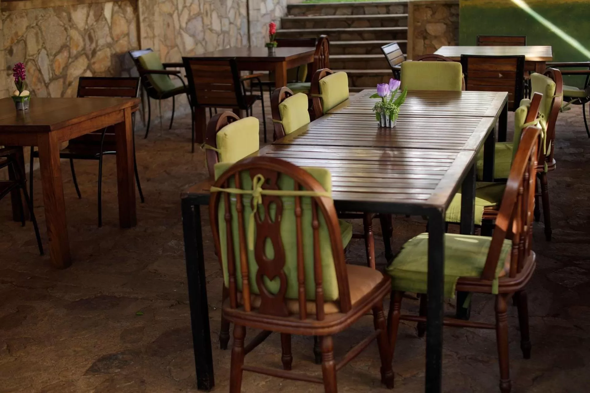 Restaurant/Places to Eat in Entebbe Palm Hotel