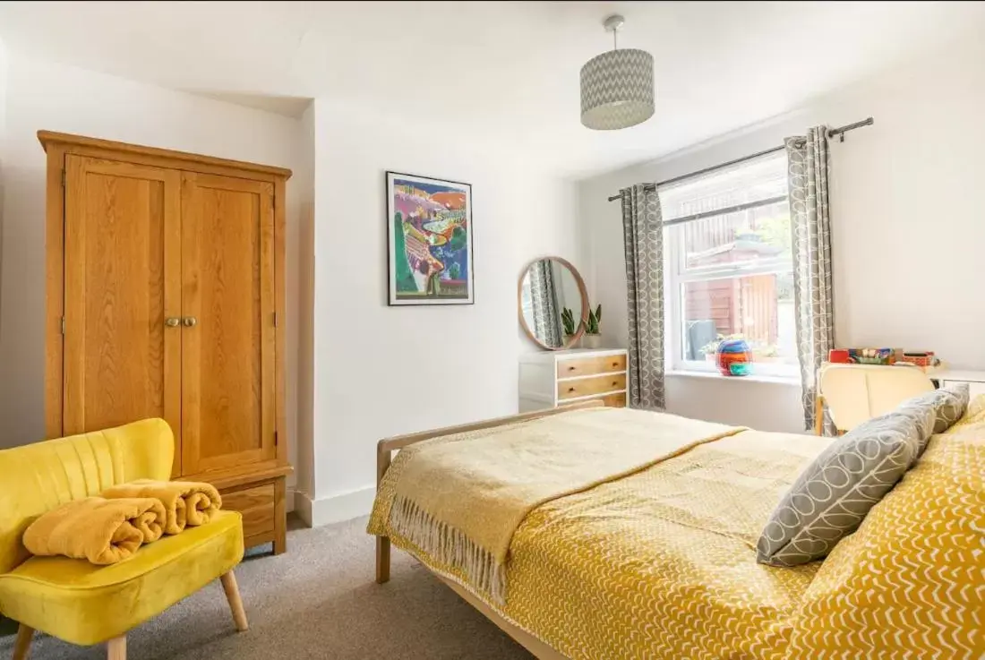 Bedroom, Bed in Bradstone Garden Retreat