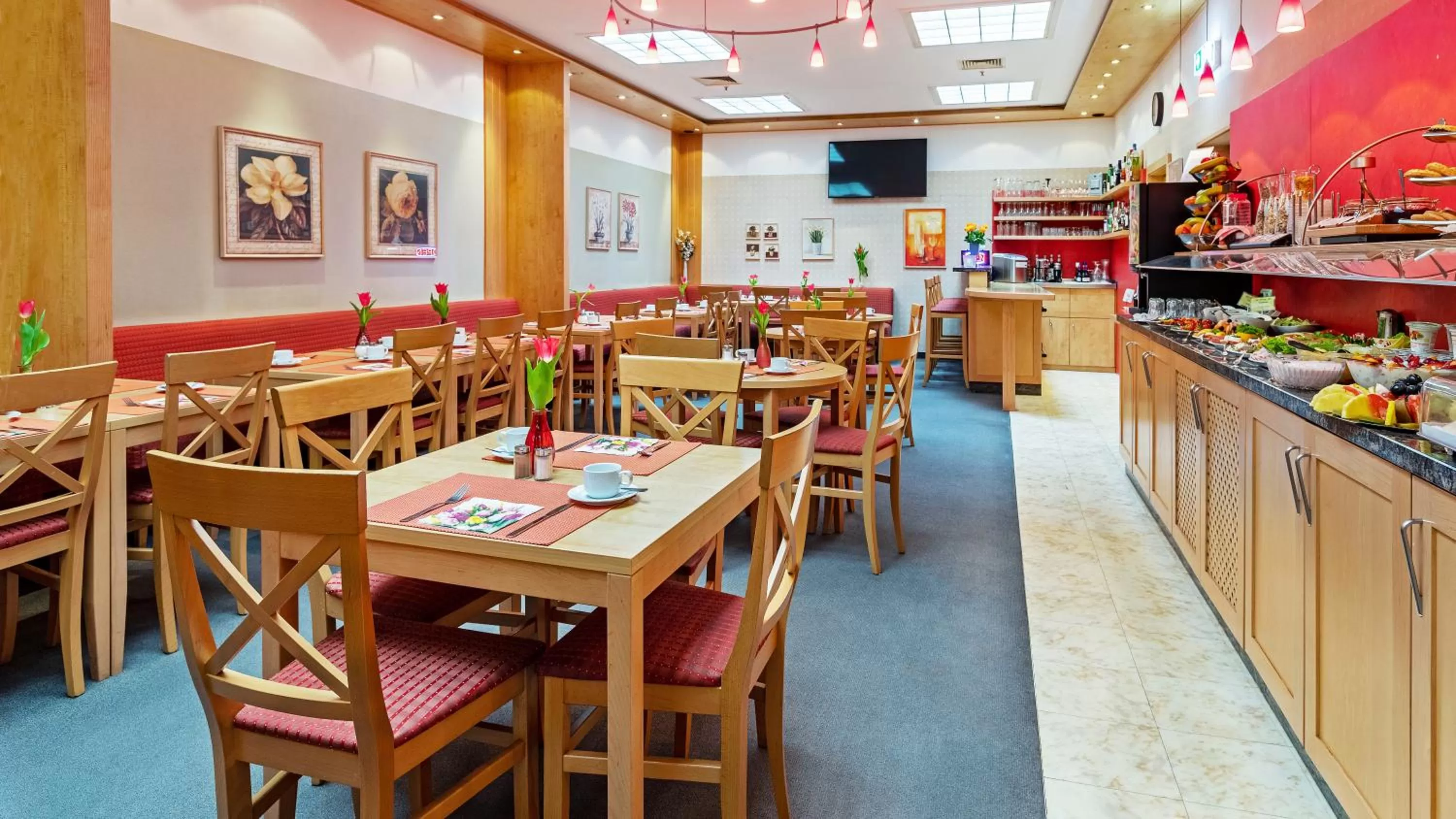 Food and drinks in NP Hotel Wallis