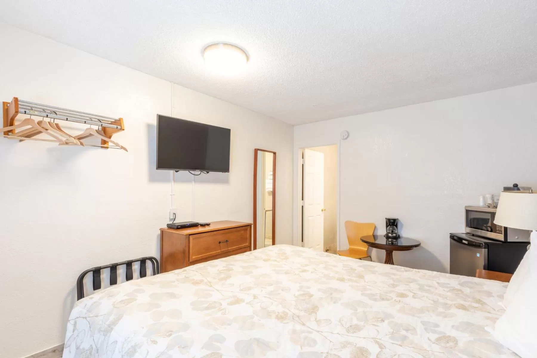 Bed in Vineyard Valley Inn