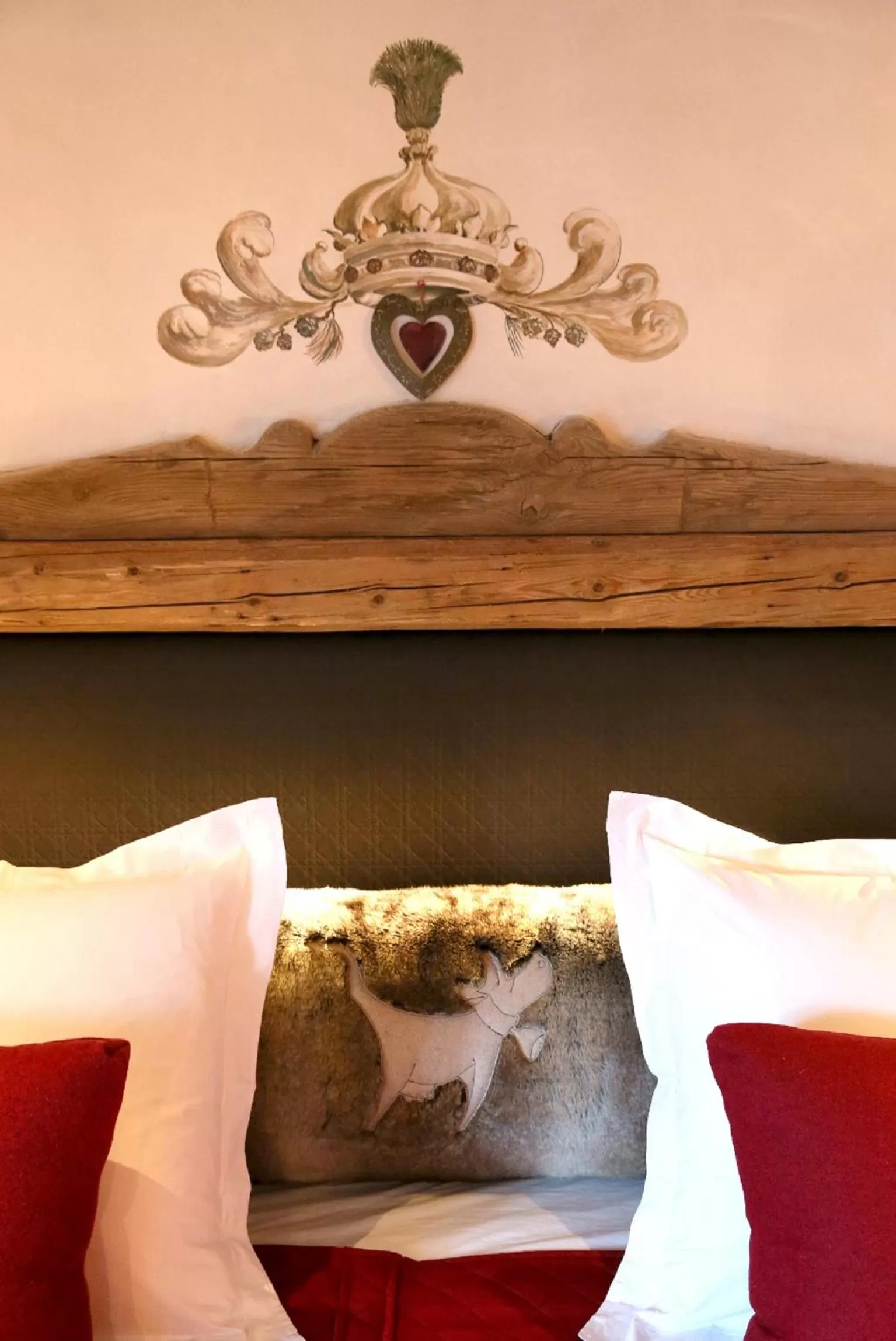 Decorative detail, Bed in La Bouitte - Hôtel Relais & Châteaux