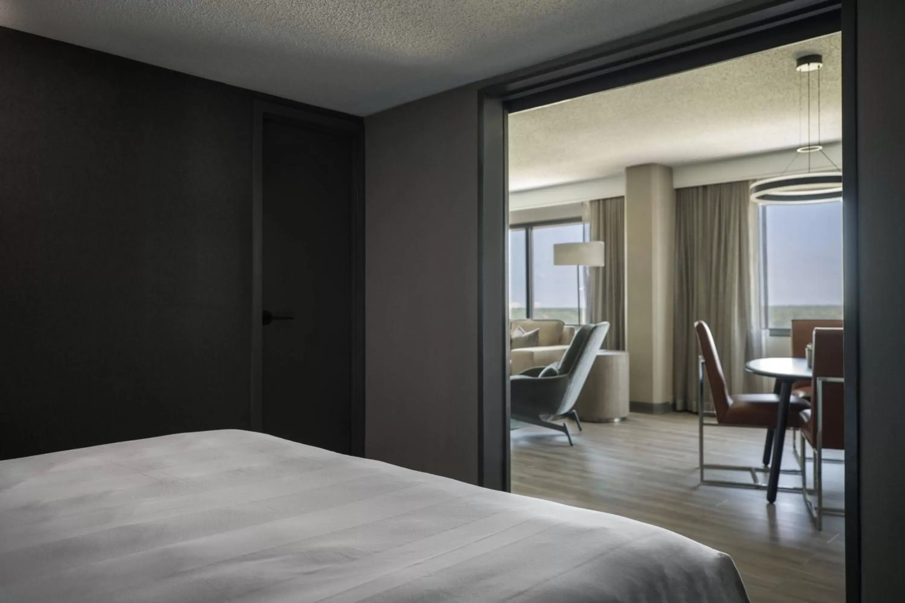 Bedroom, Bed in Chicago Marriott Schaumburg