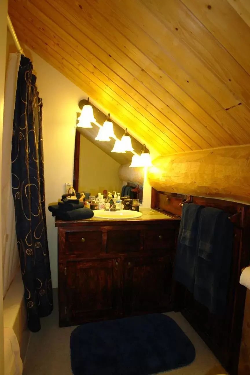 Bathroom in The Garrison Inn a Montana Bed & Breakfast