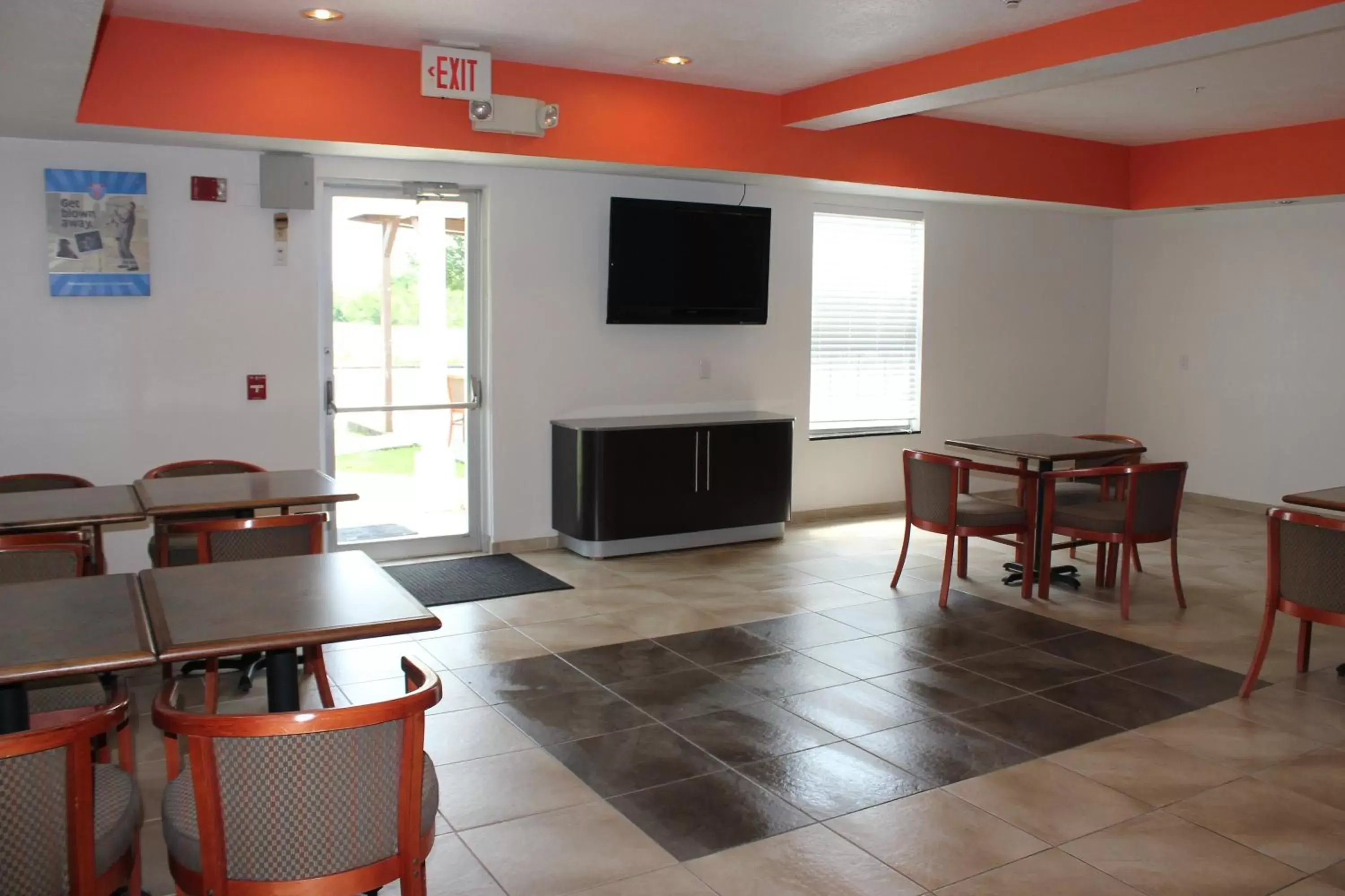 Communal lounge/ TV room in Motel 6-Rosenberg, TX