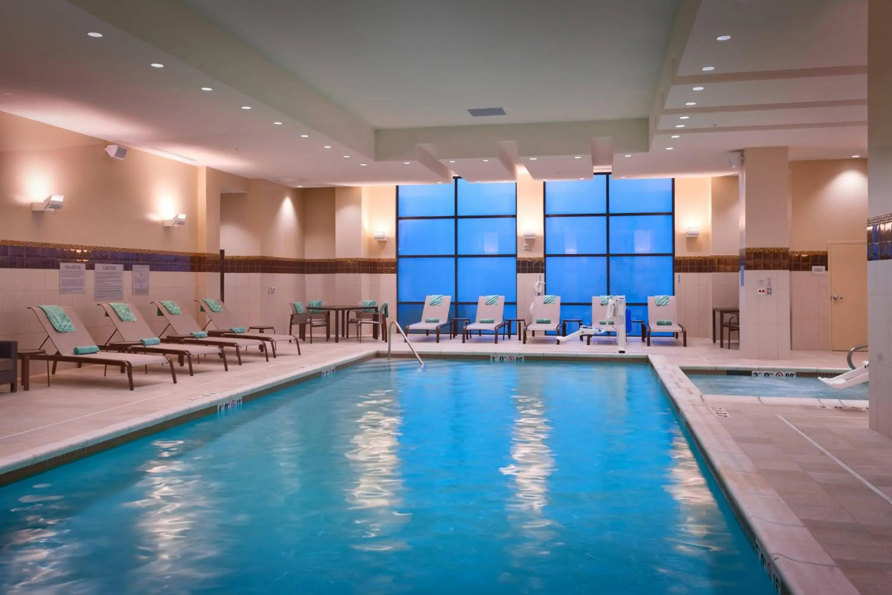 Swimming Pool in Courtyard by Marriott Salt Lake City Downtown