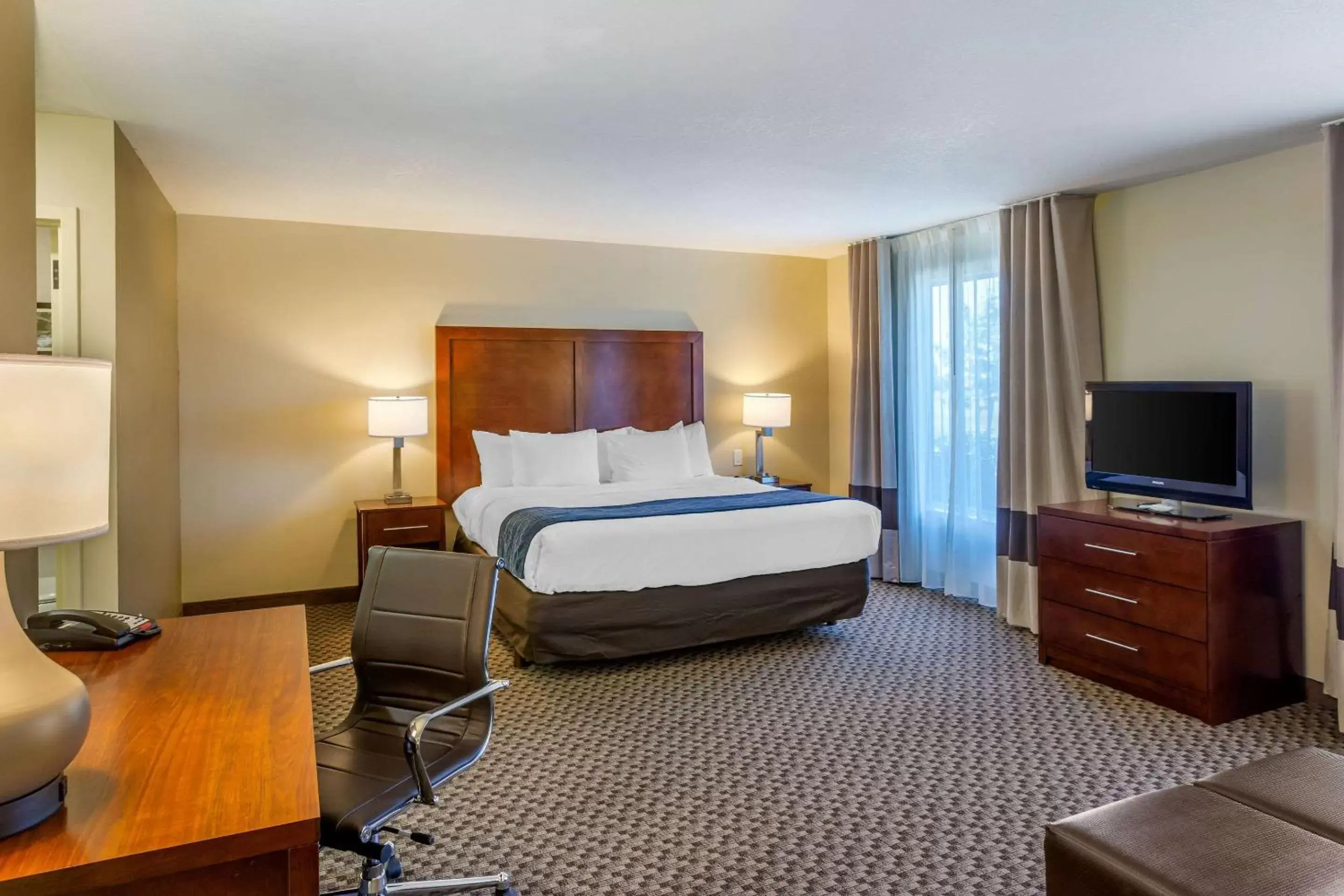 Bedroom, Bed in Comfort Inn & Suites Logan Near University