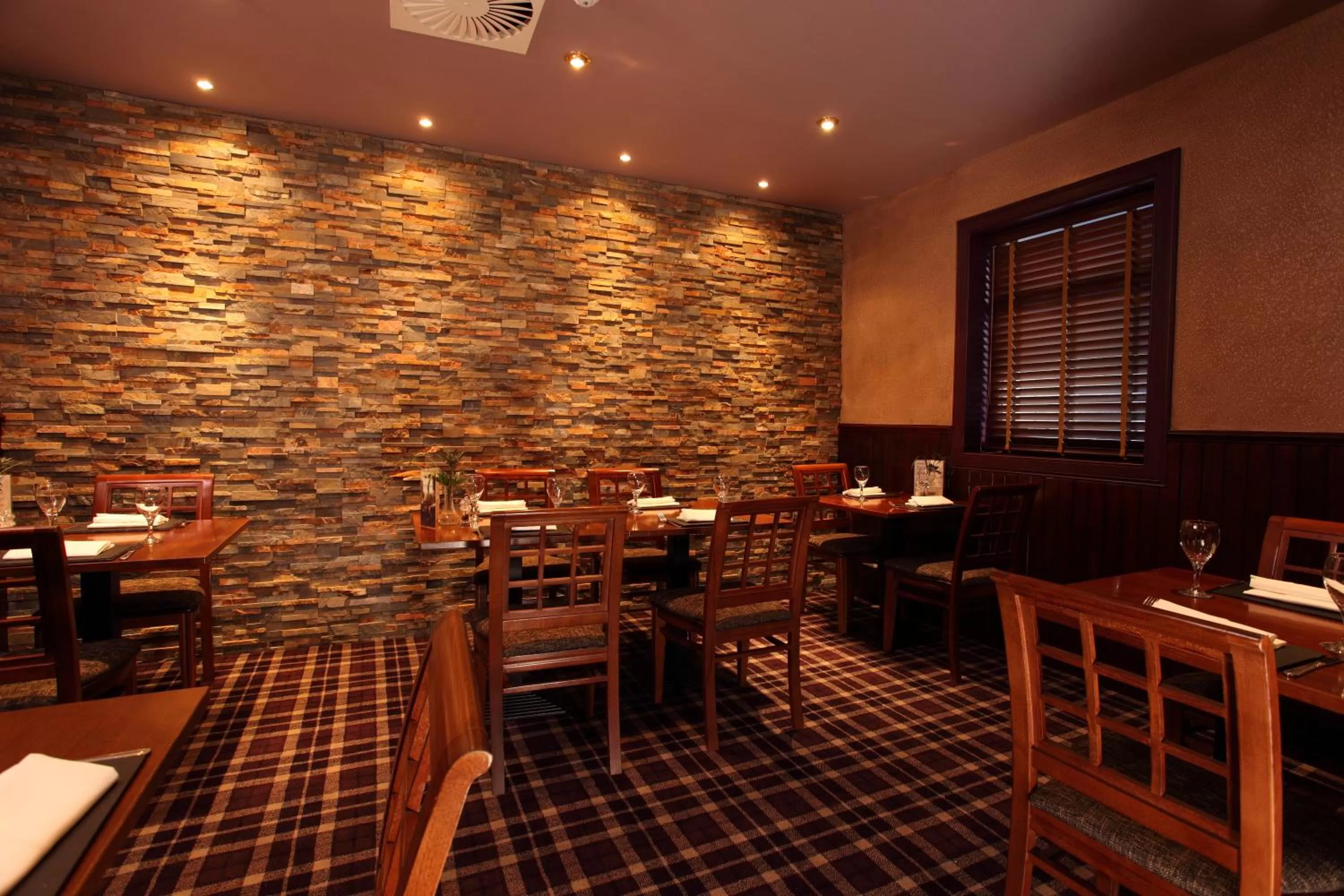 Restaurant/places to eat in Northern Hotel