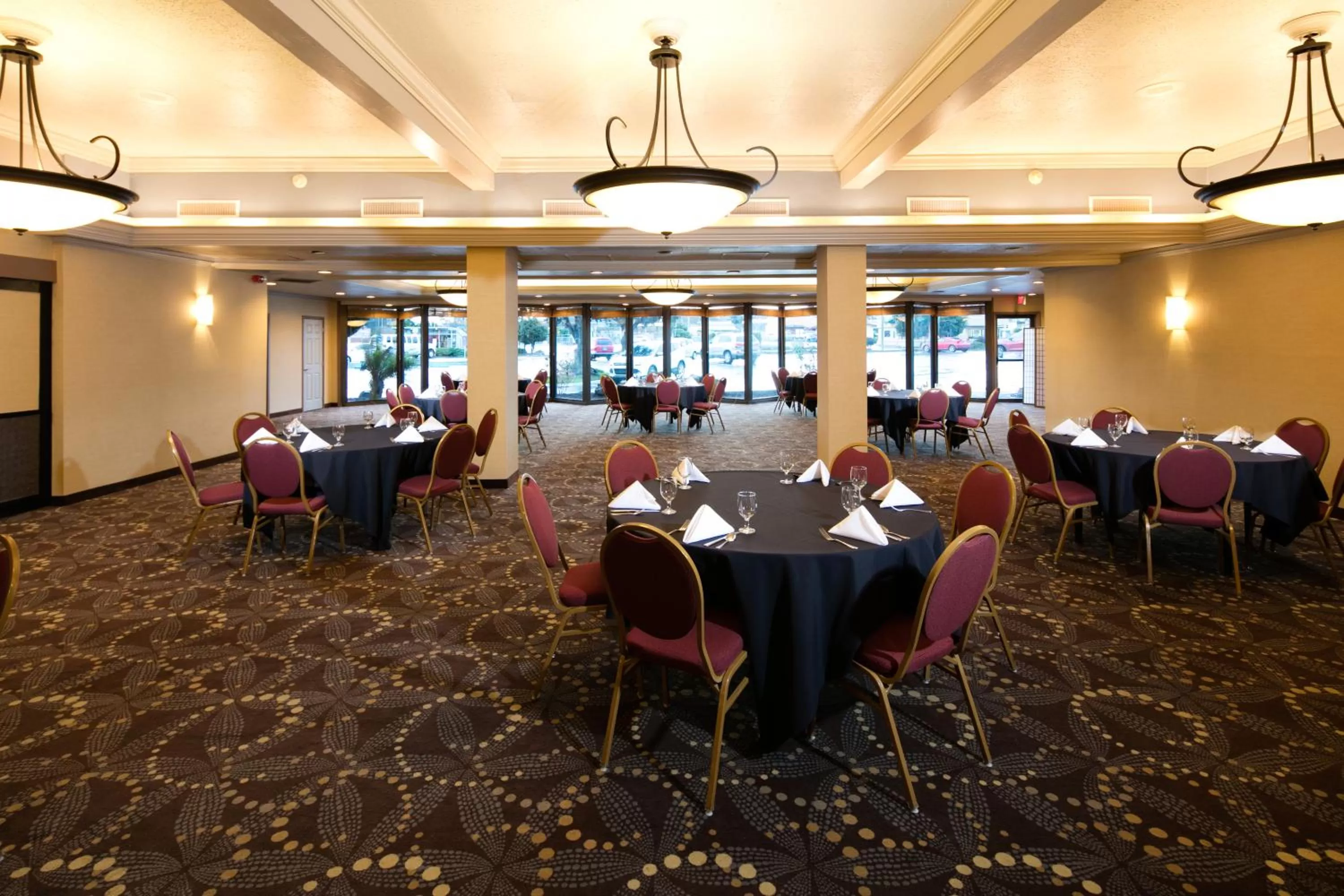 Restaurant/places to eat in Red Lion Hotel Eureka