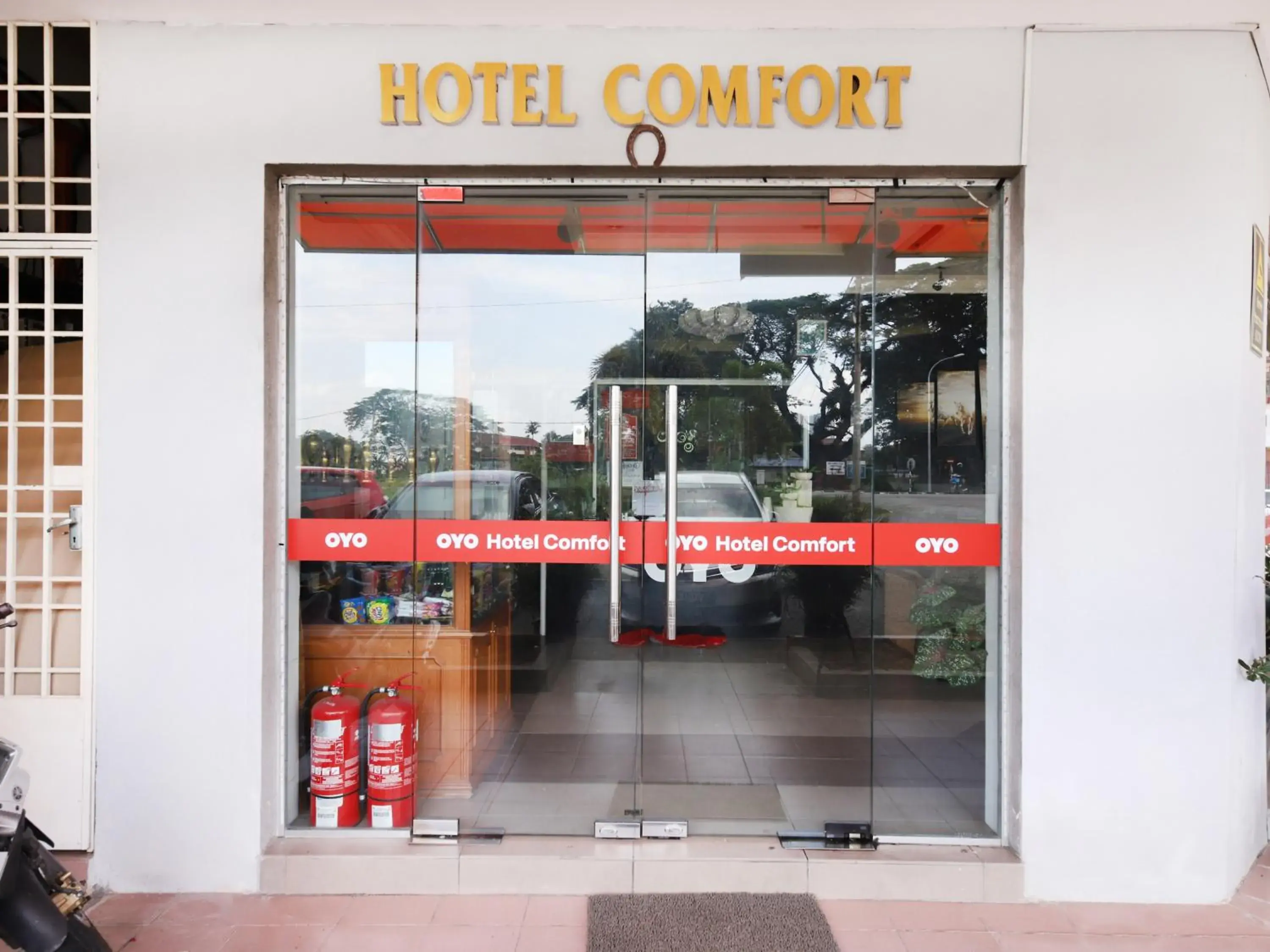 Facade/entrance in OYO 746 Hotel Comfort