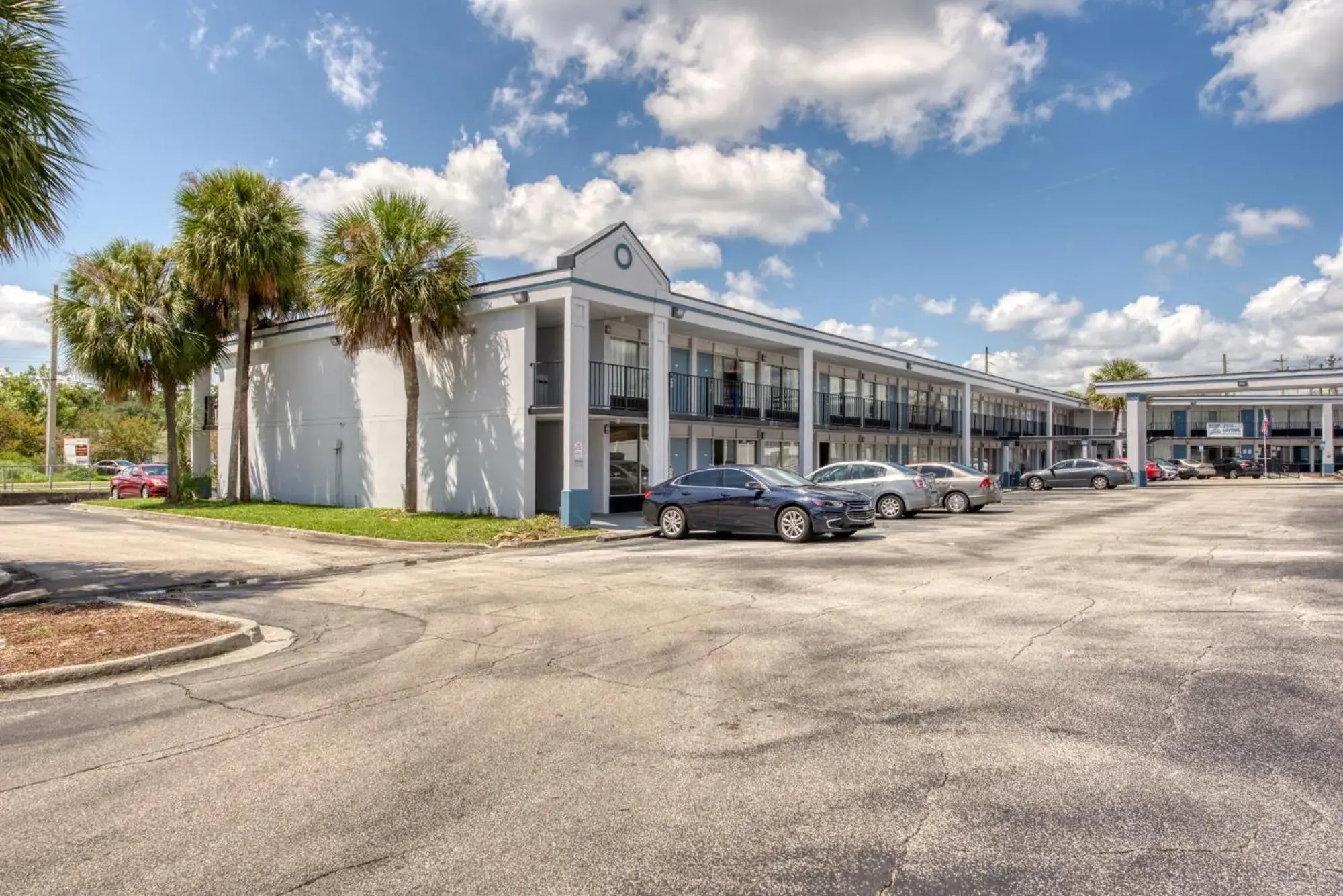 Property Building in Zen Living Suites Extended Stay - Jacksonville - Orange Park