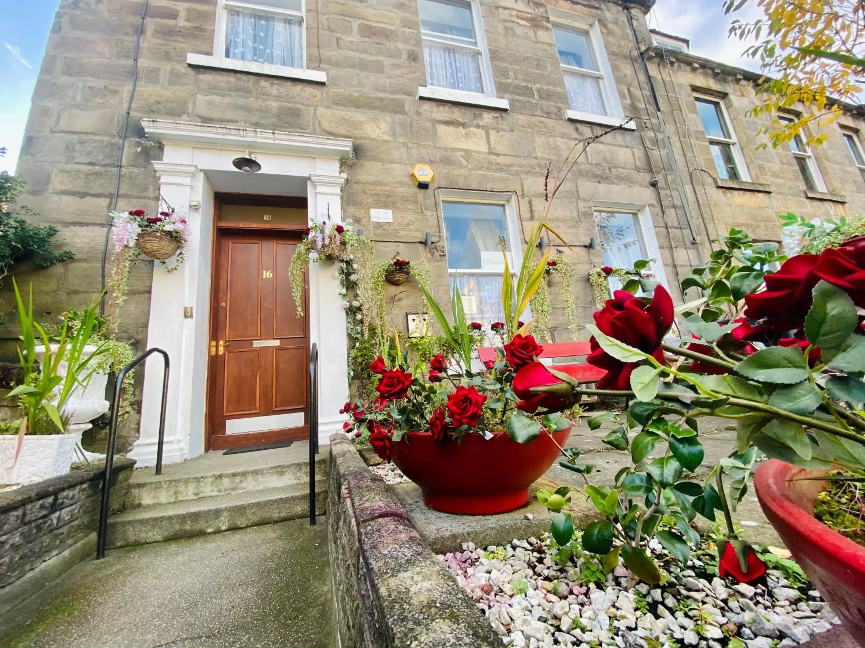 Facade/entrance in 16 Pilrig Guest House