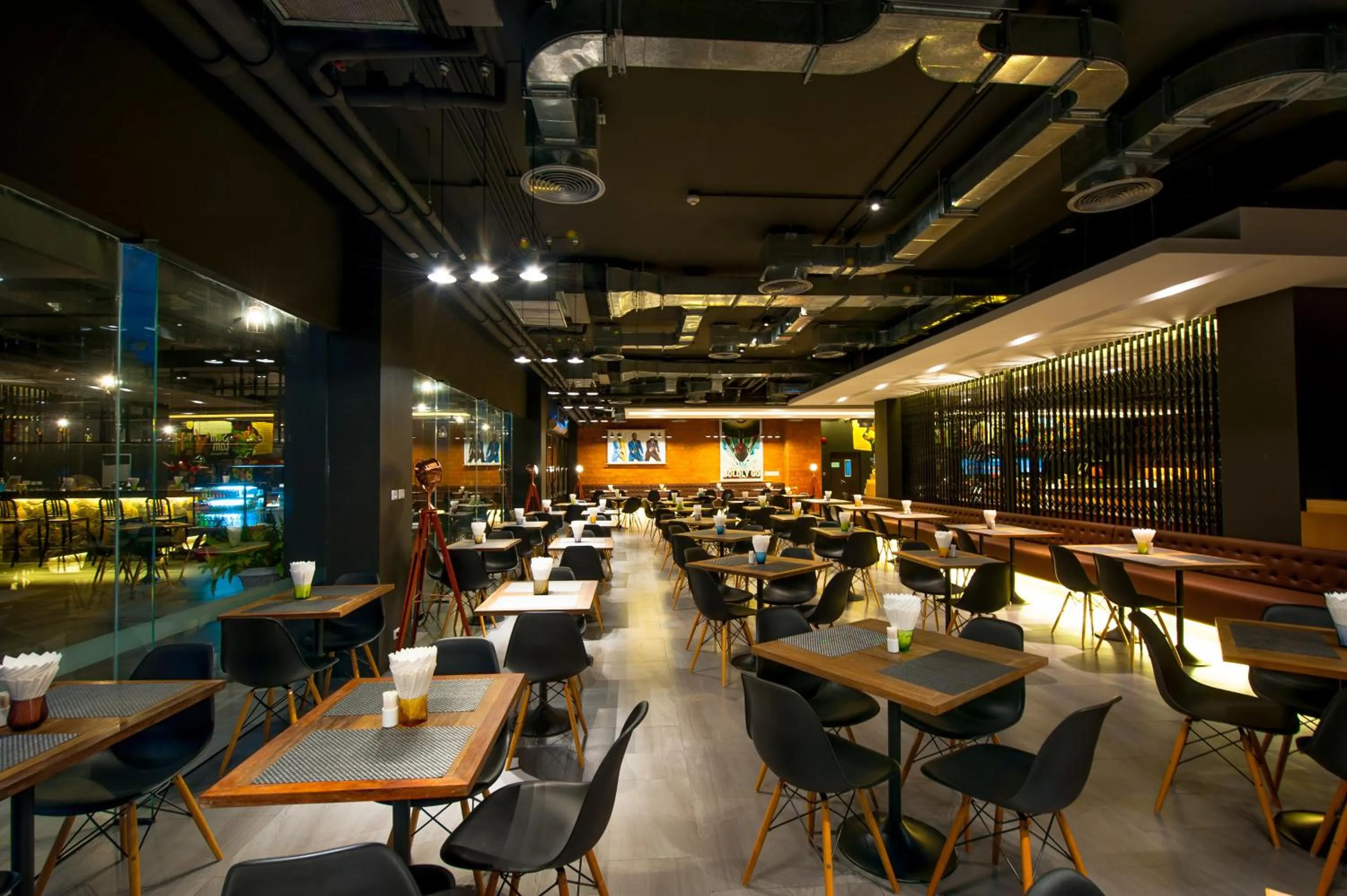 Restaurant/places to eat in DARA Hotel - SHA Plus