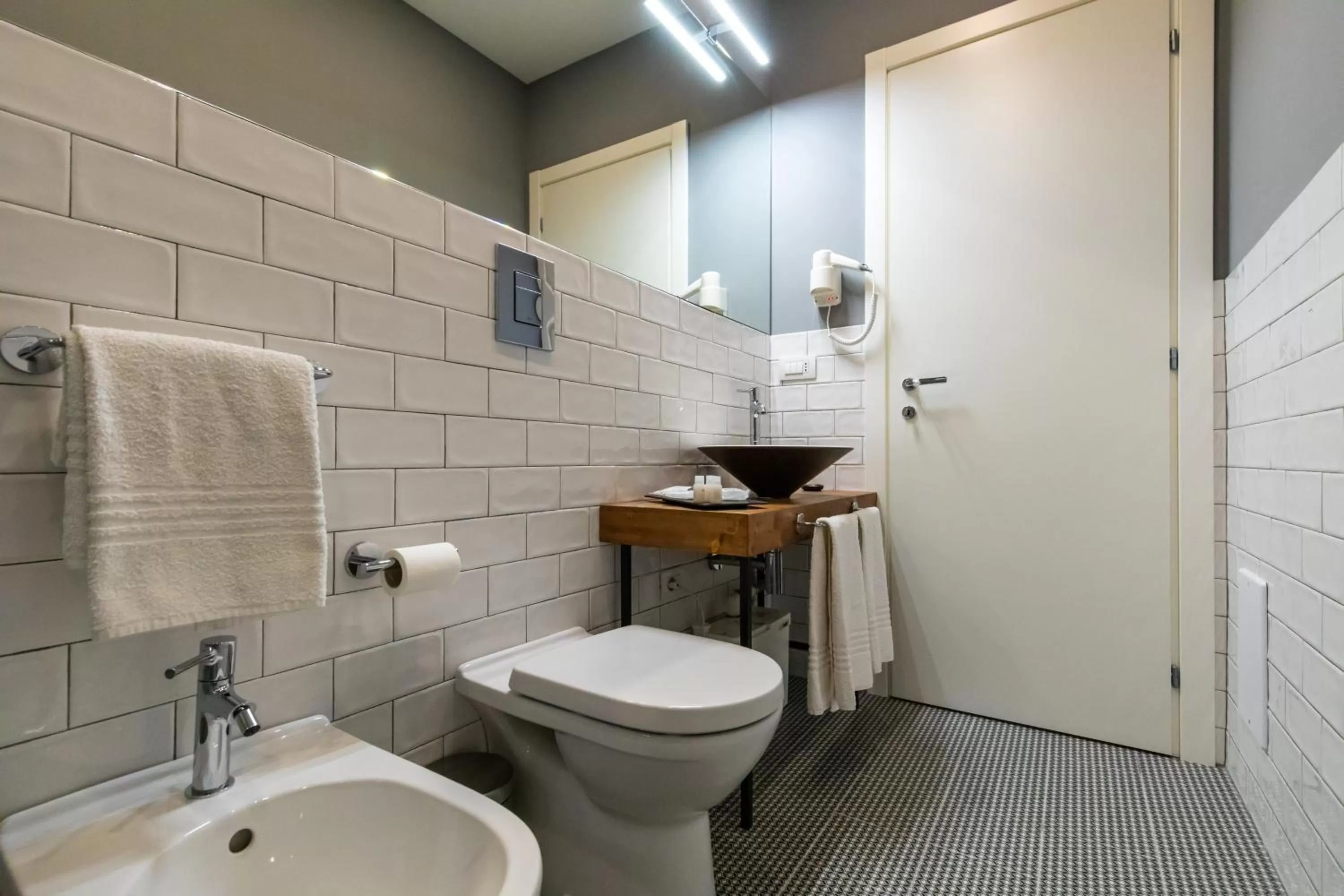 Toilet in Santa Chiara Inn