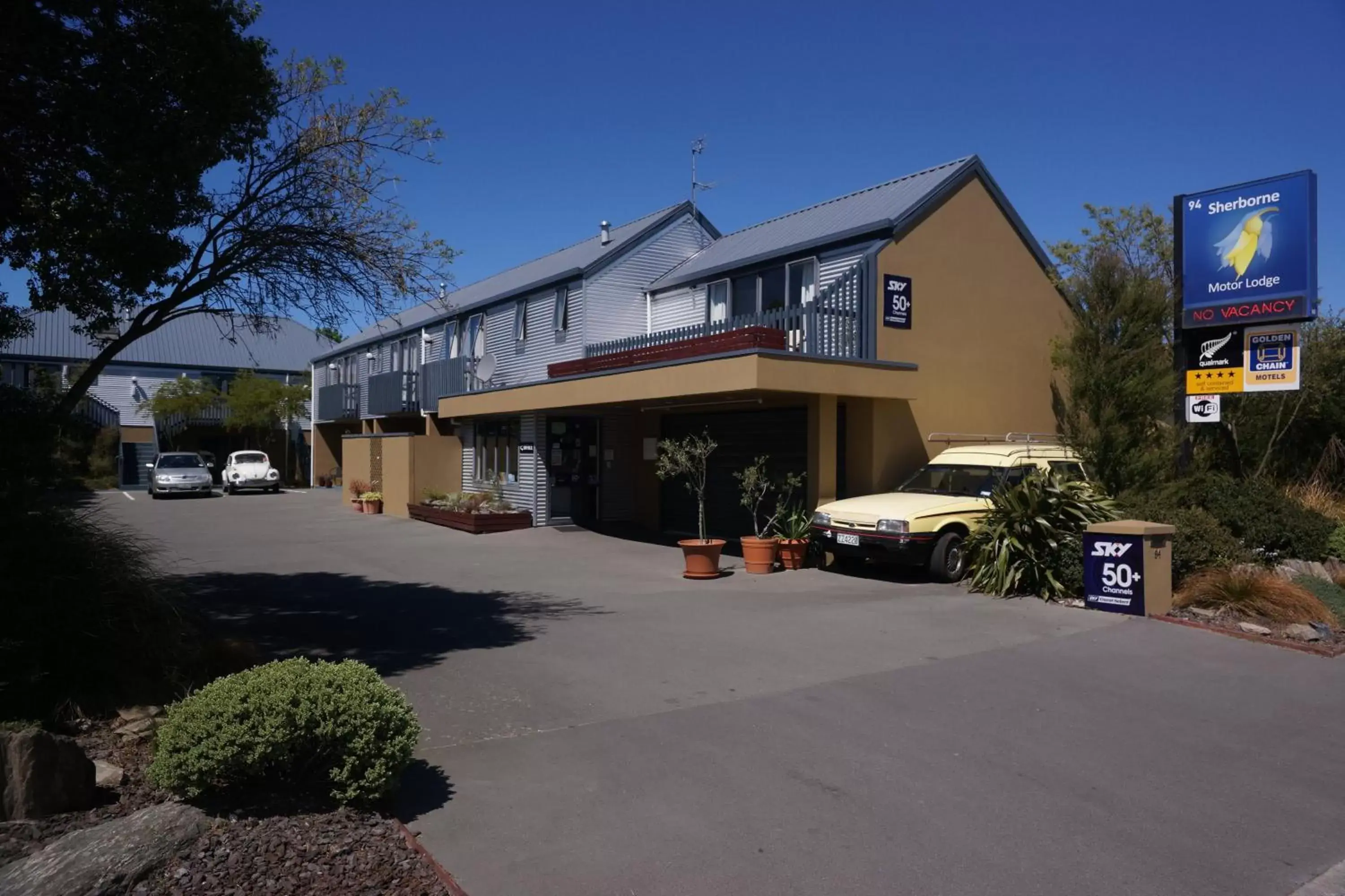 Day, Property Building in Sherborne Motor Lodge