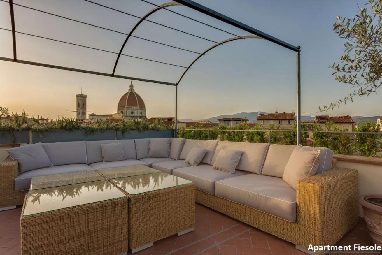 Balcony/Terrace in Palazzo Salviati by Varental