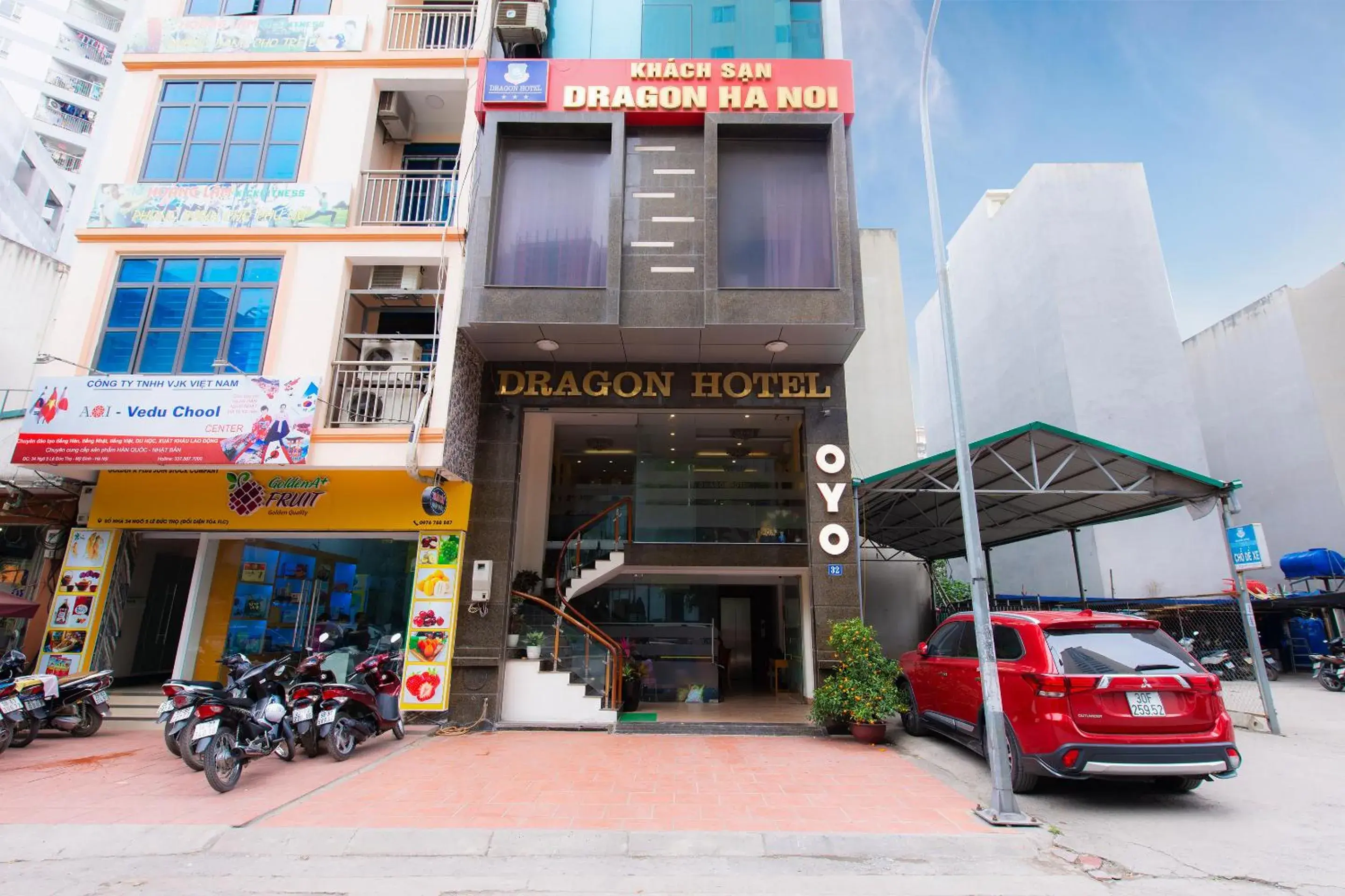 Facade/entrance in OYO 191 Dragon Hotel