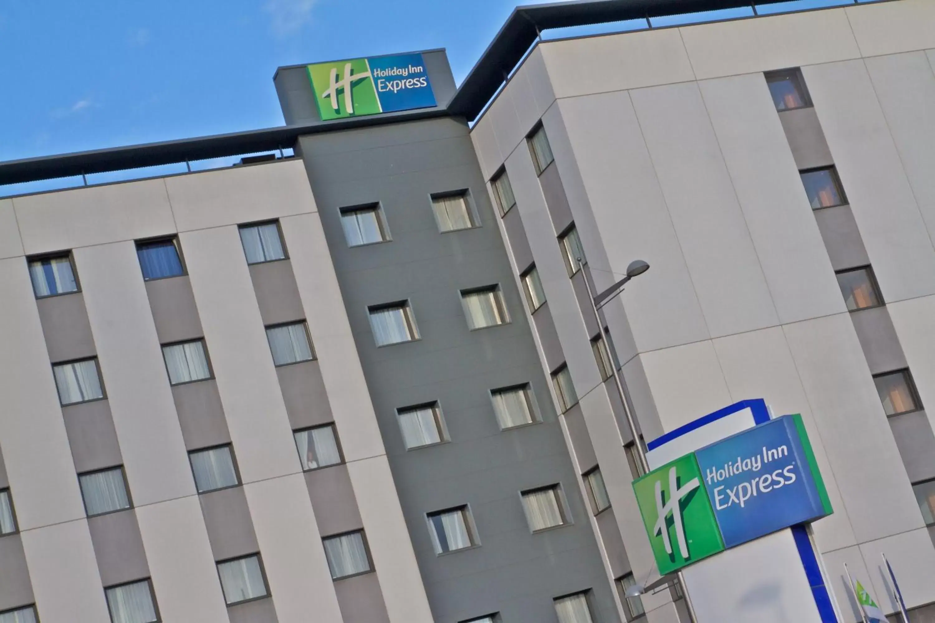 Property building, Property Logo/Sign in Holiday Inn Express Campo de Gibraltar-Barrios, an IHG Hotel