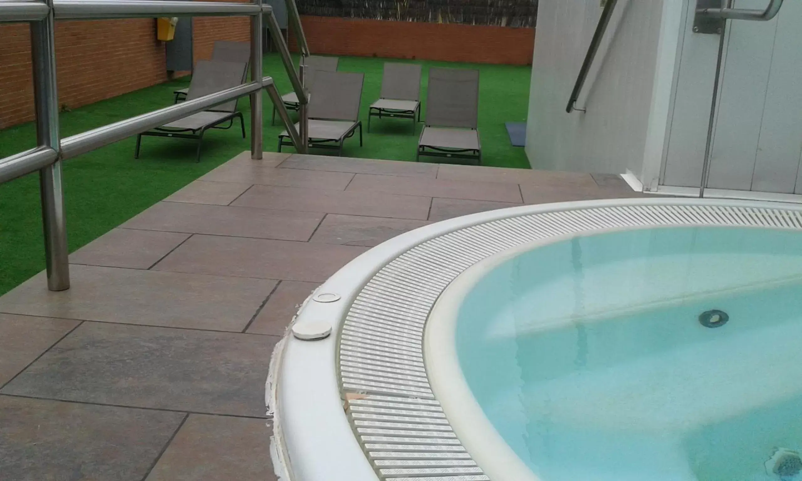 Spa and wellness centre/facilities, Swimming Pool in Bcn Sport Hostels