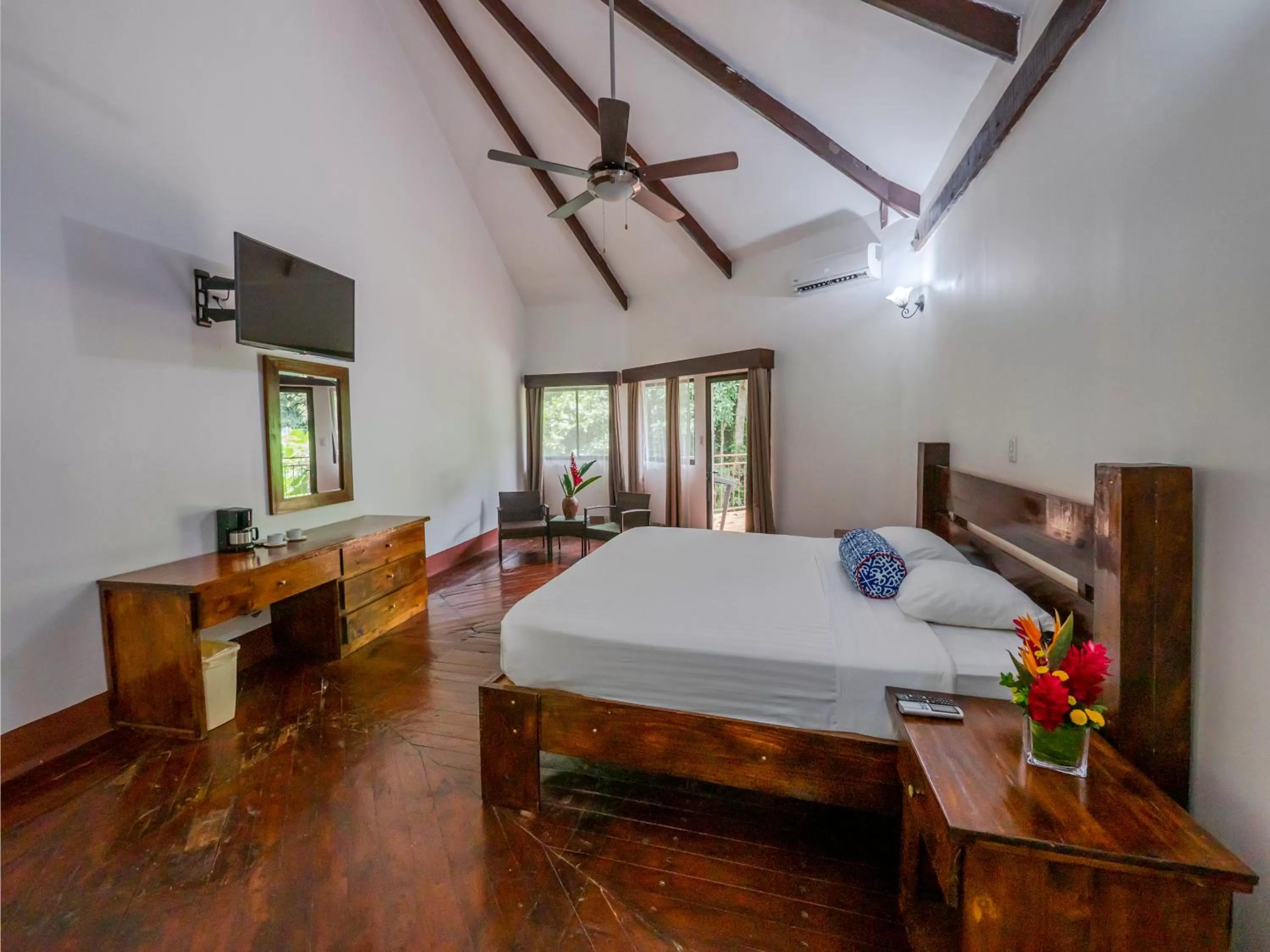 Photo of the whole room in Villa Lapas Jungle Village