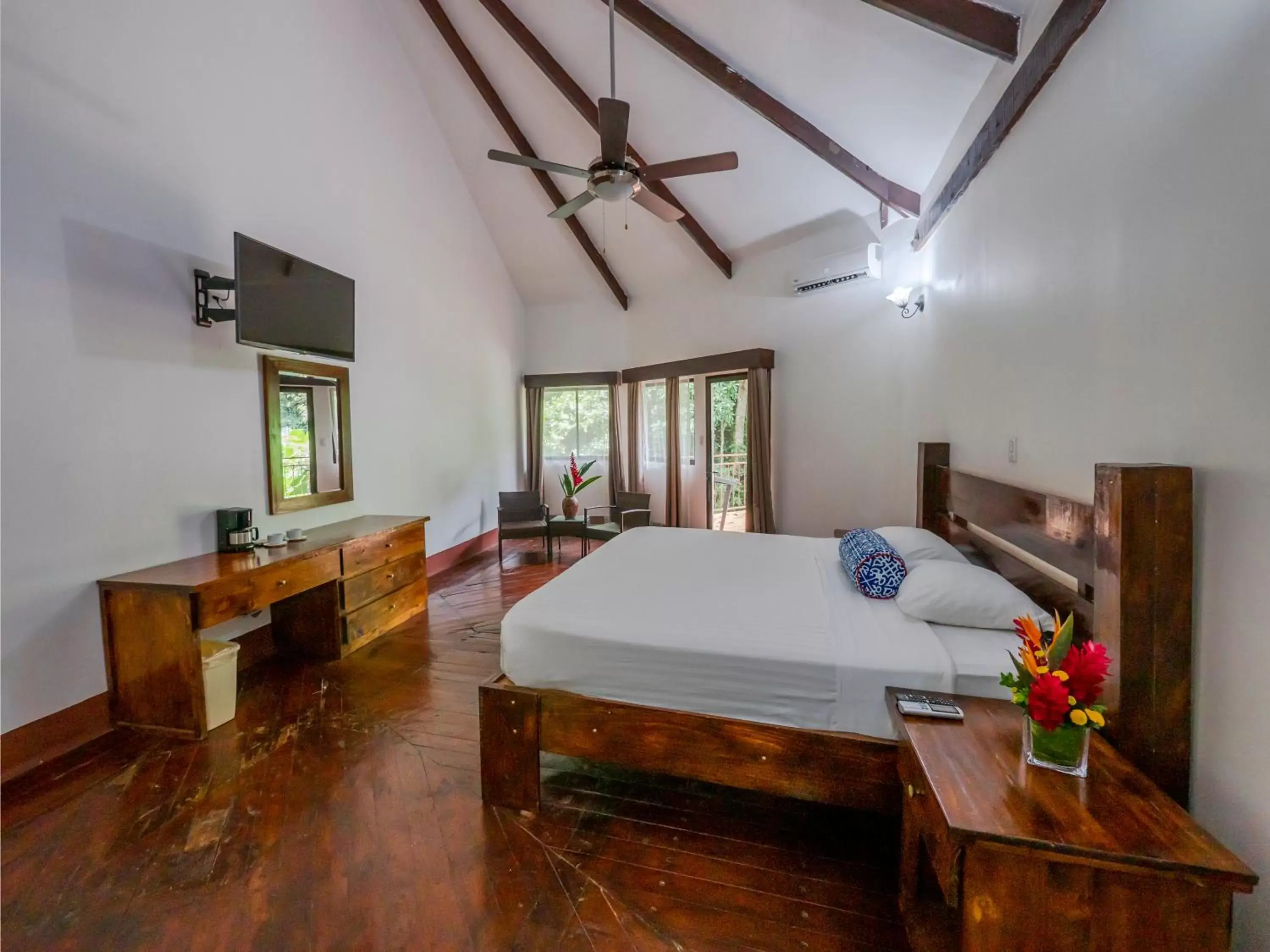 Photo of the whole room, Bed in Villa Lapas Jungle Village