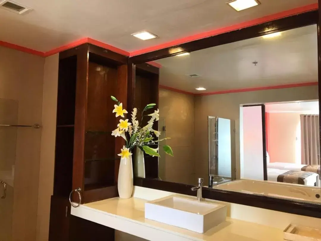 Bathroom in Coron Gateway Hotel & Suites