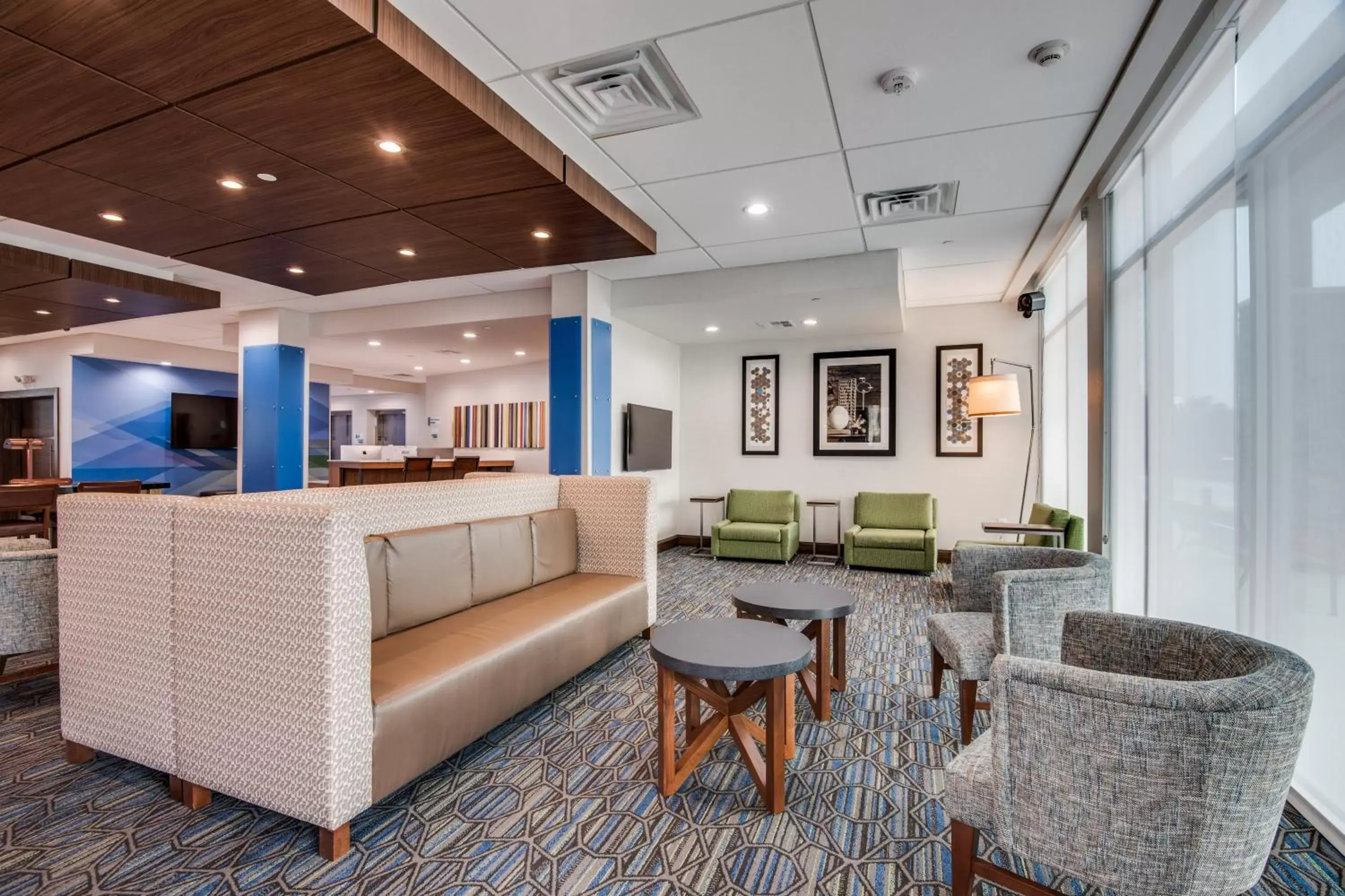 Property building, Lobby/Reception in Holiday Inn Express & Suites Dallas North - Addison, an IHG Hotel