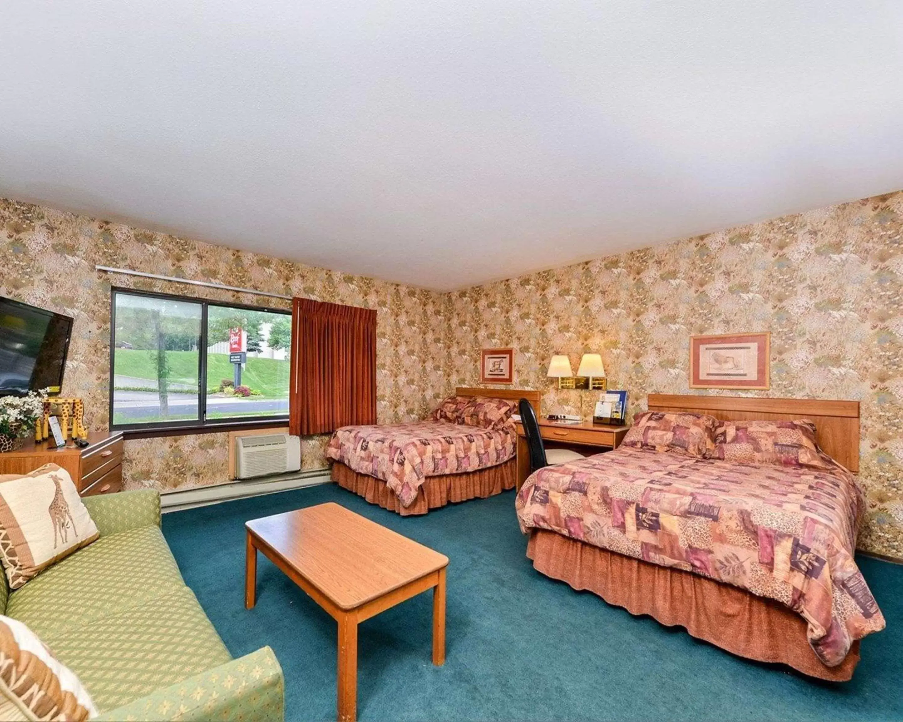 Photo of the whole room in Rodeway Inn & Suites Madison East