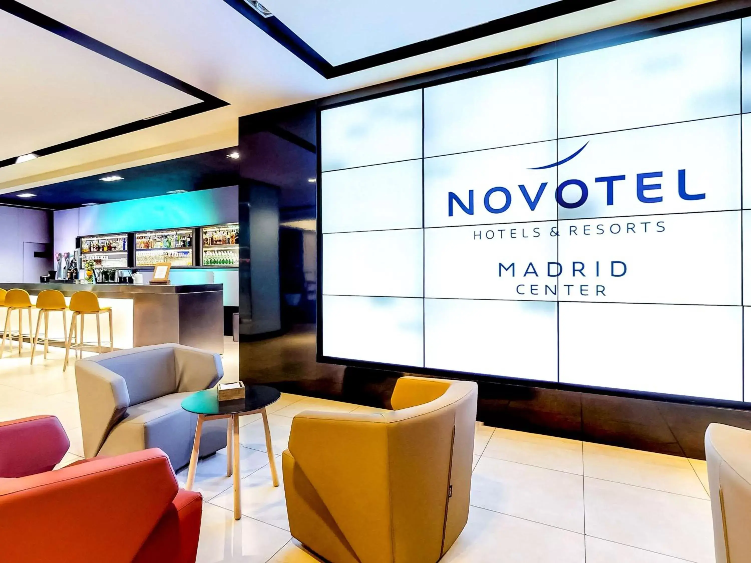 Lounge or bar, Lobby/Reception in Novotel Madrid Center