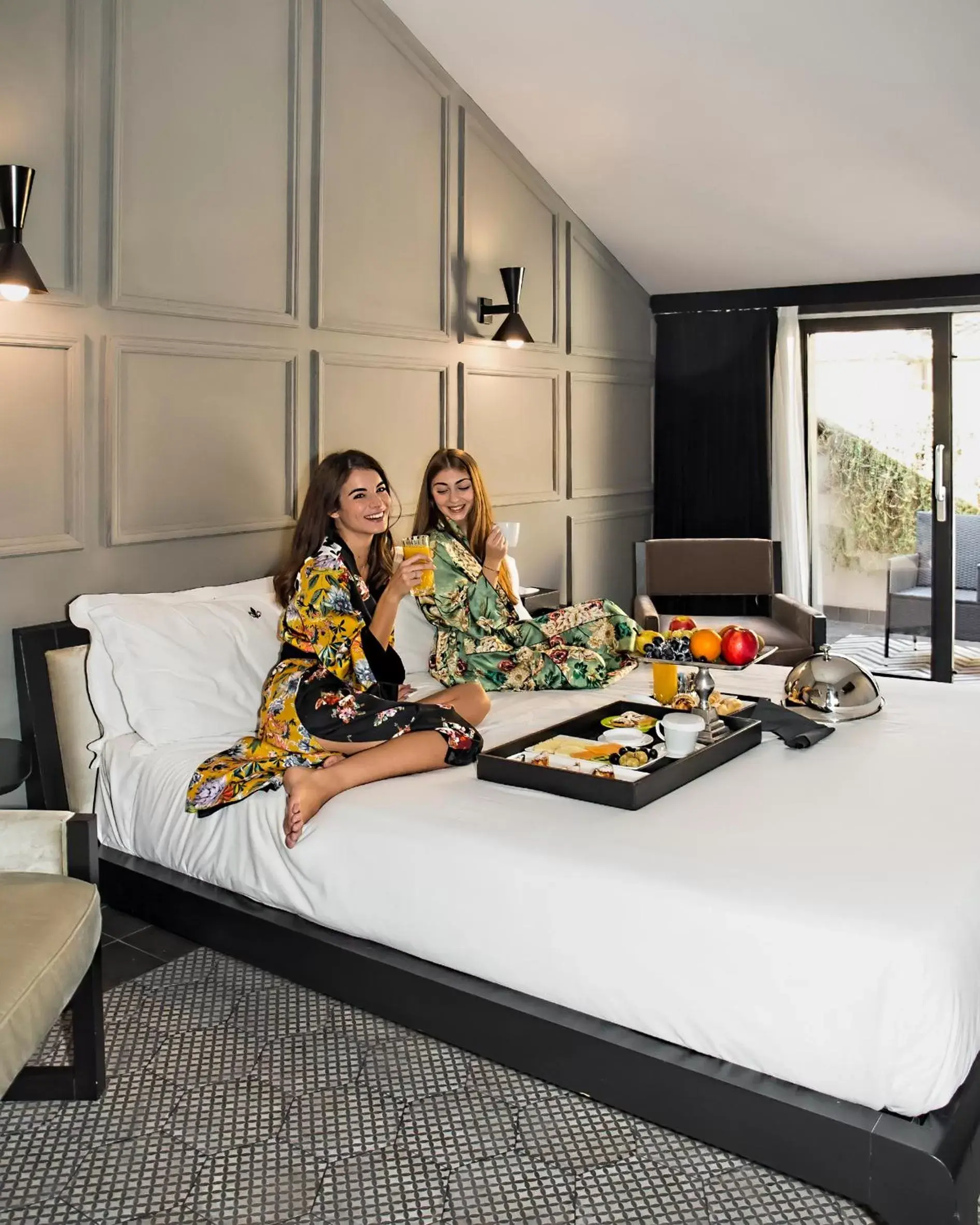 Bedroom in Roma Luxus Hotel