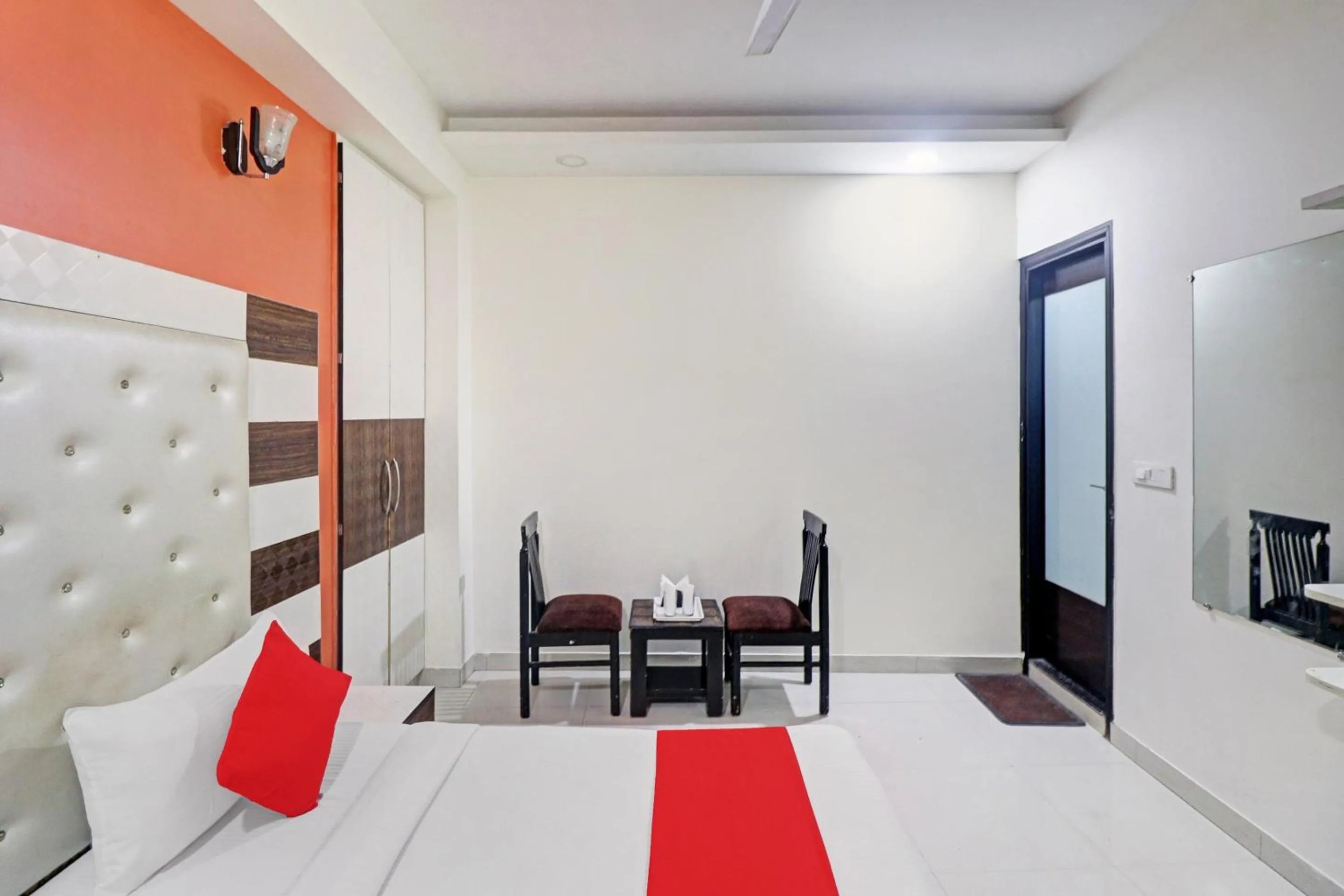 Bedroom in OYO 12675 Hotel Star Inn