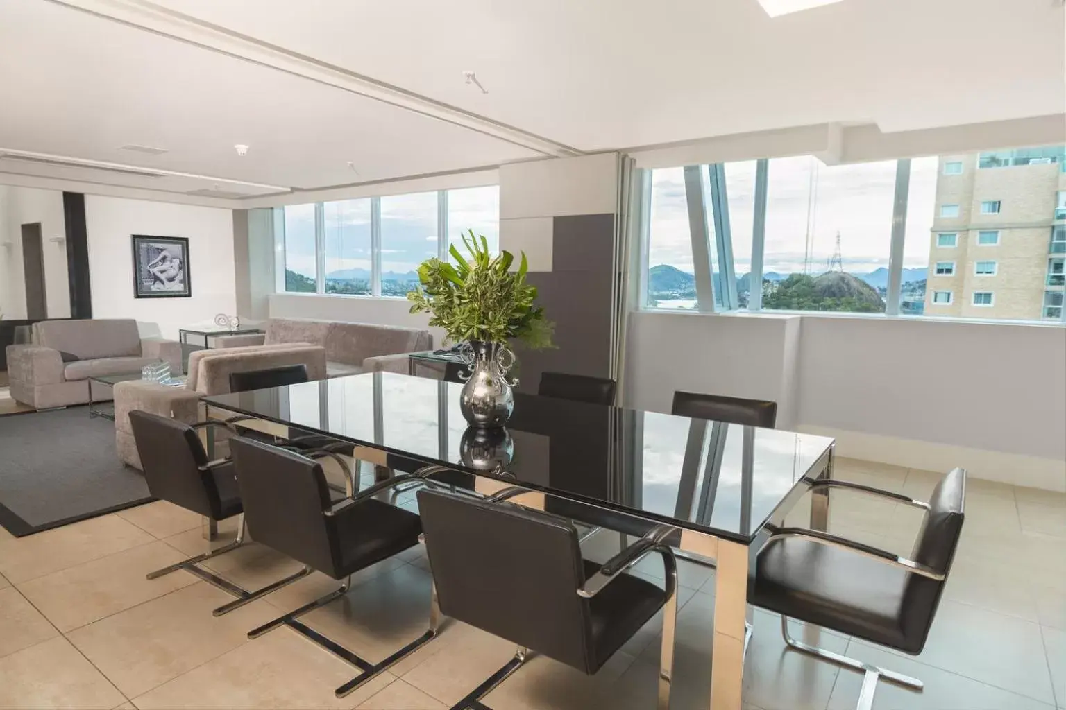 Dining Area in Golden Tulip Porto Vitória