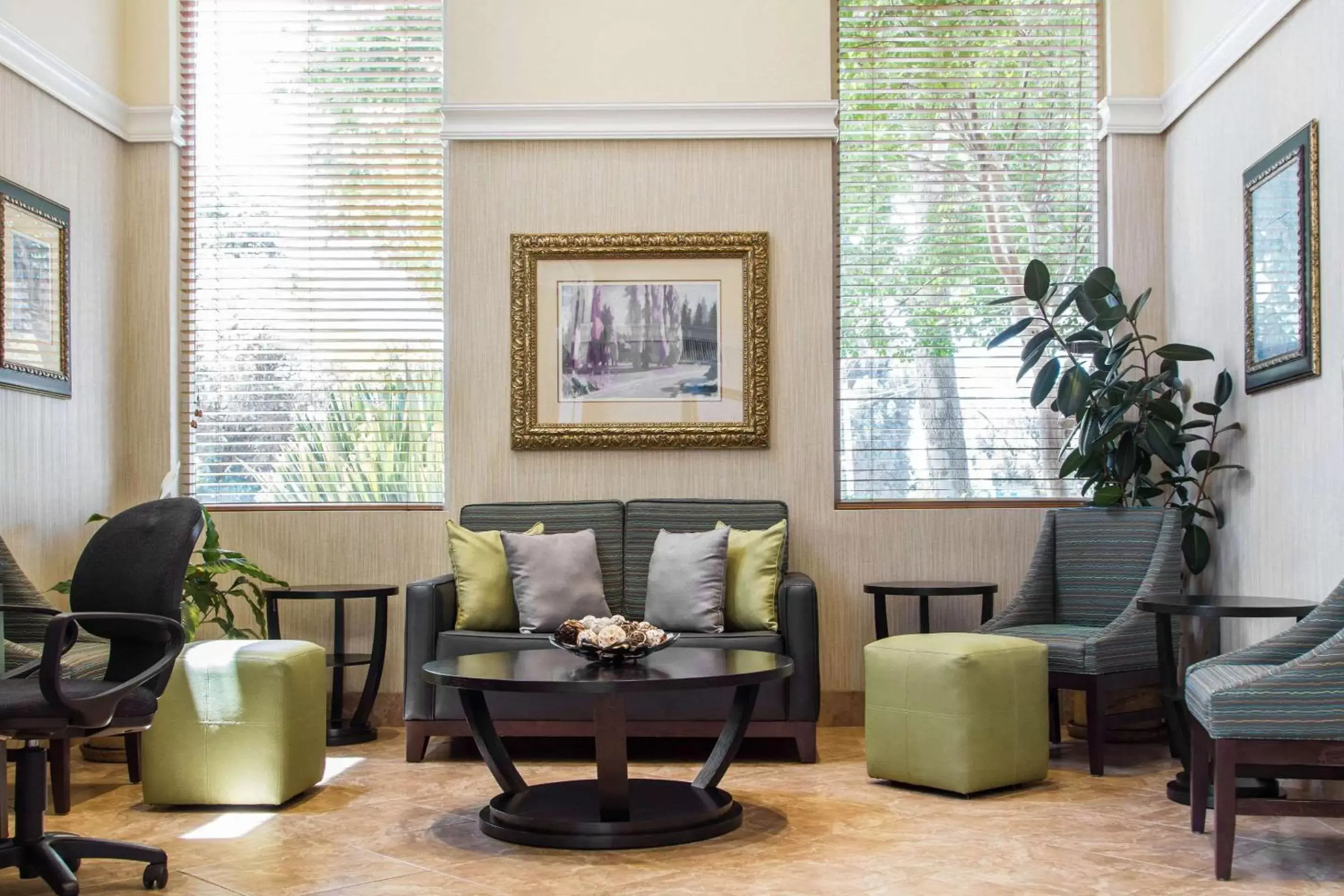 Lobby or reception, Seating Area in Quality Inn San Jose Airport - Silicon Valley