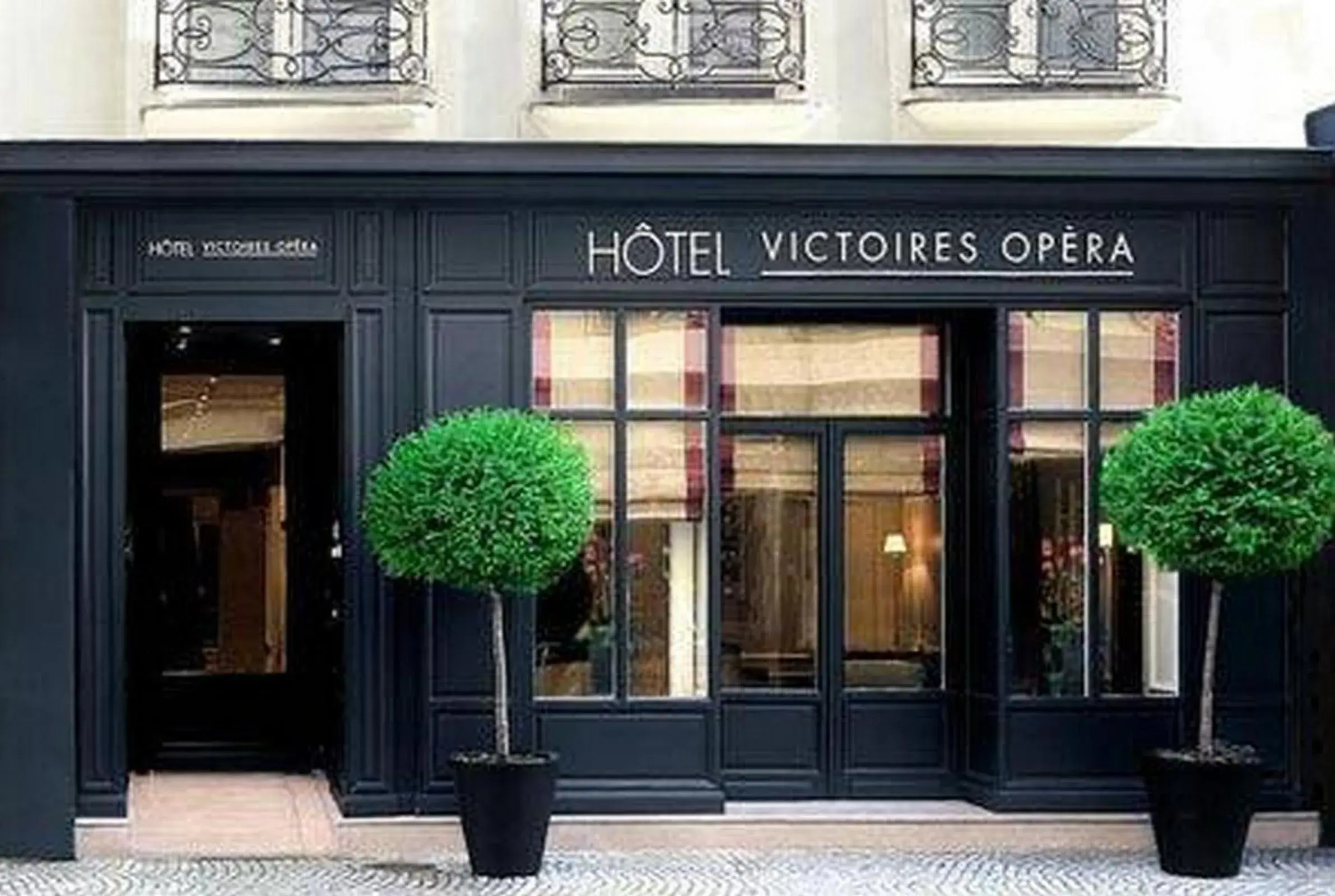 Facade/Entrance in Victoires Opera Hotel