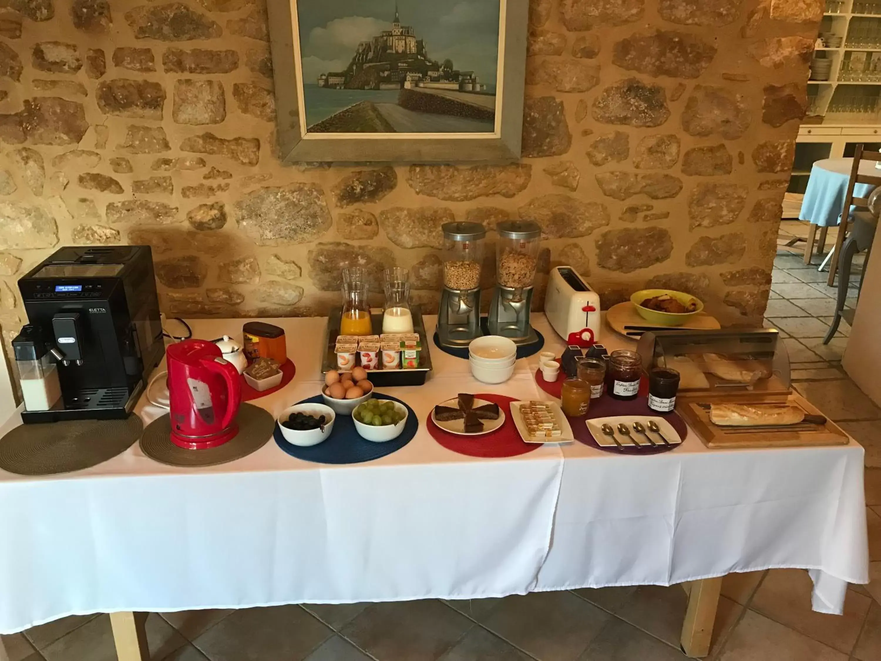 Buffet breakfast in Domaine Lacoste