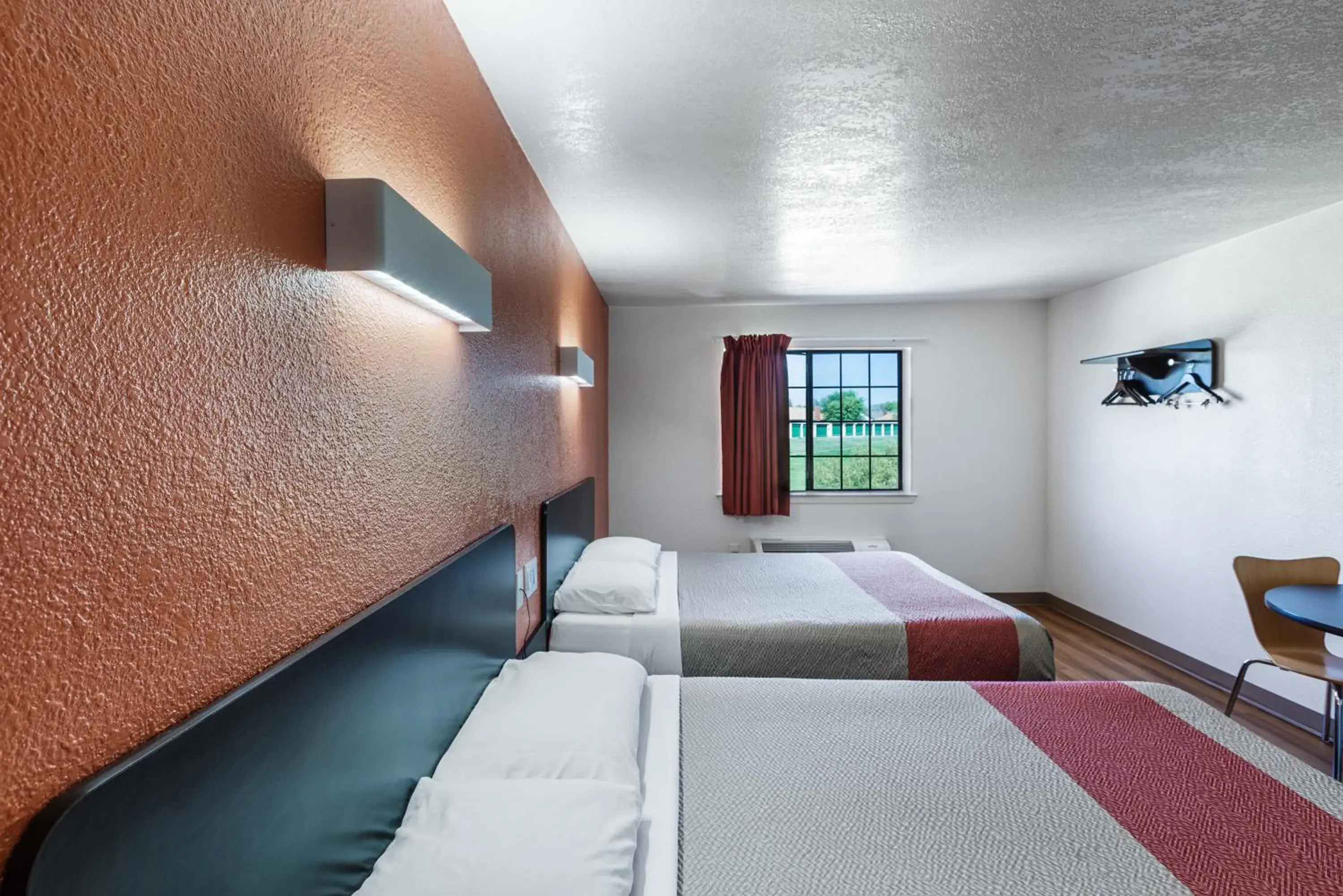 Bedroom, Bed in Motel 6-Bedford, TX - Fort Worth