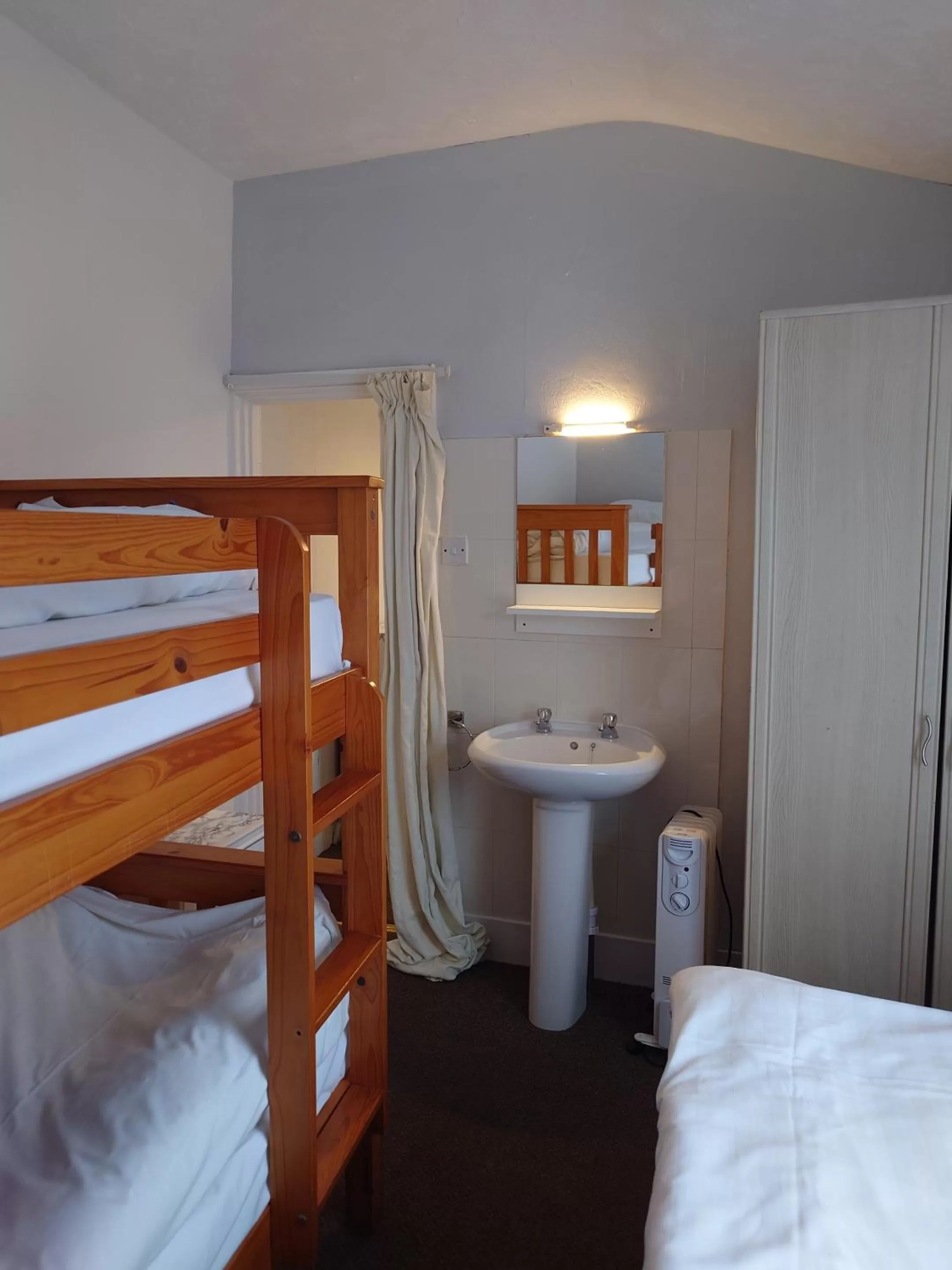 Bedroom, Bunk Bed in The Trevross