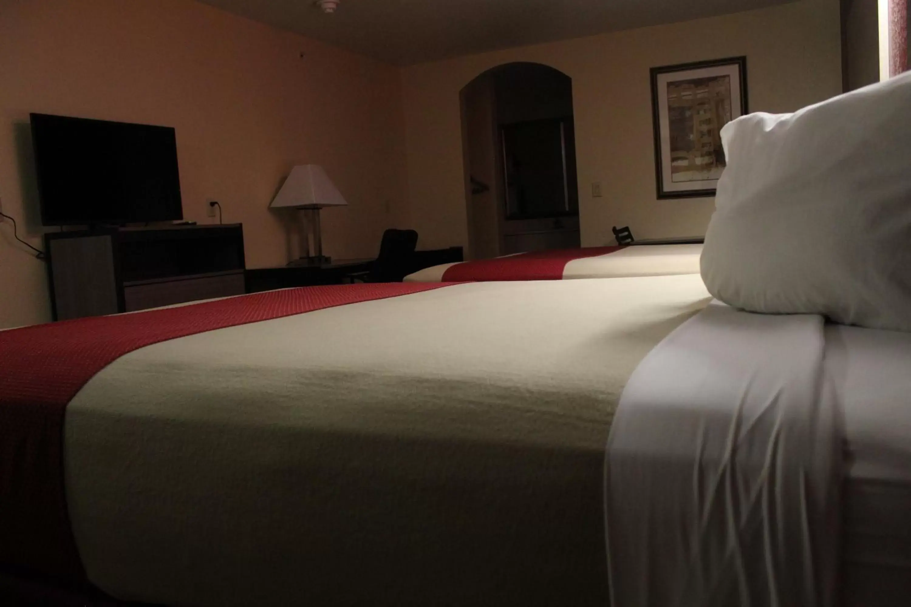 Bedroom, Bed in Scottish Inns Fort Worth