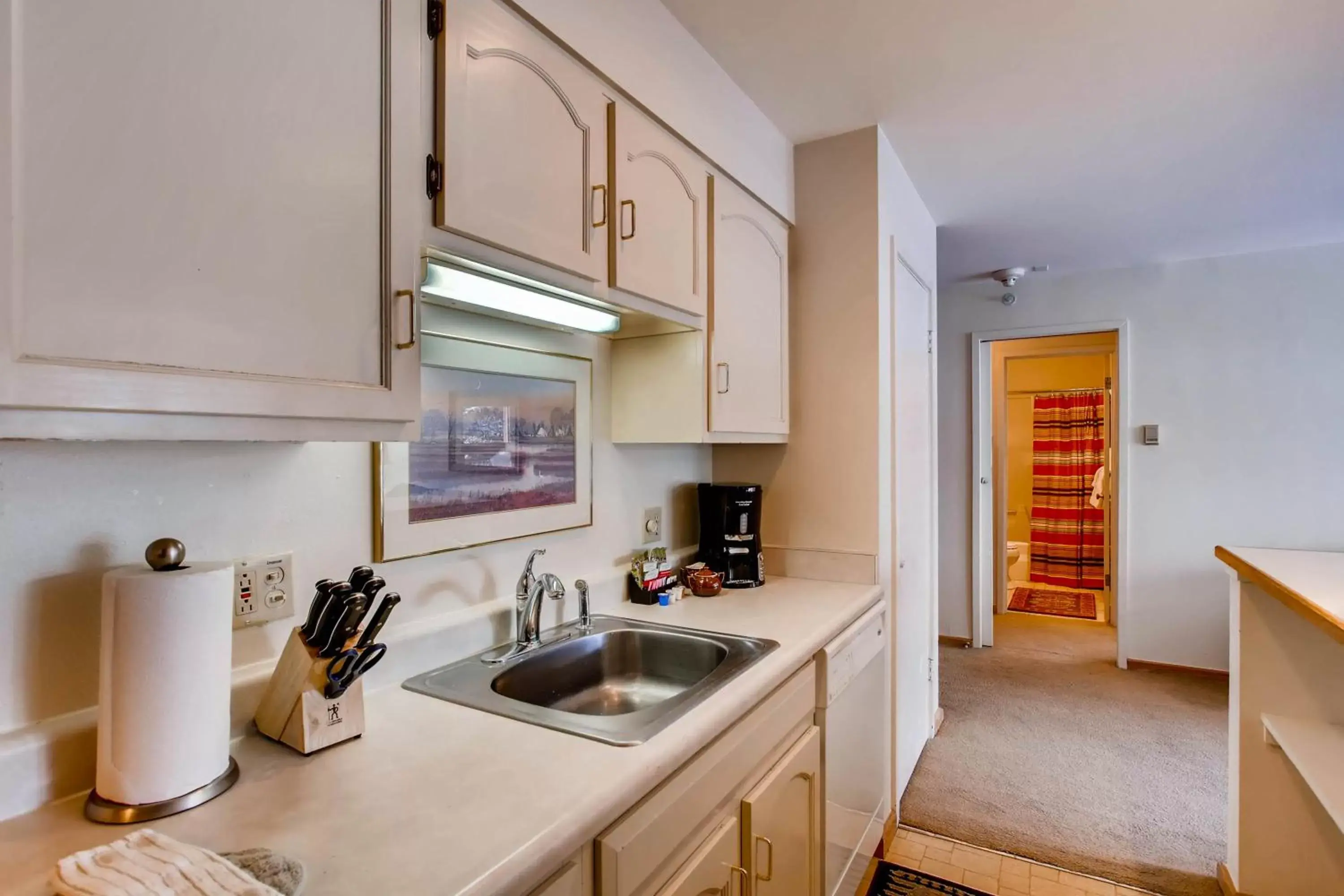 Kitchen or kitchenette, Kitchen/Kitchenette in Lion Square Lodge