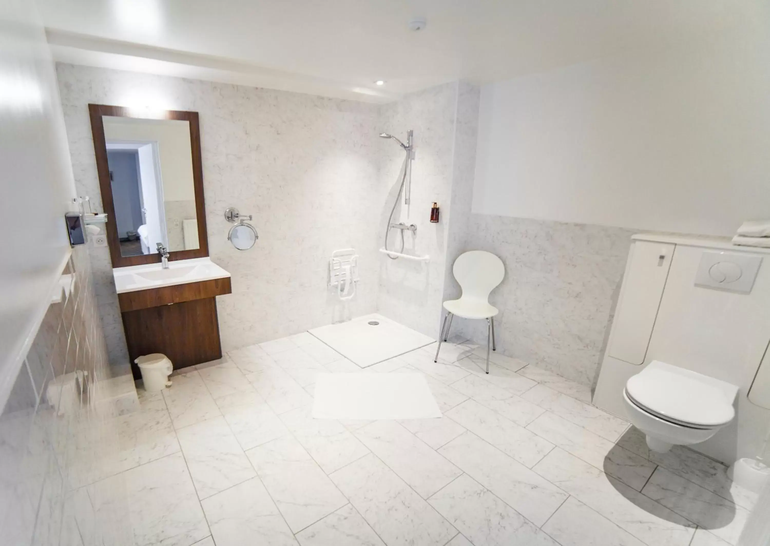 Shower, Bathroom in Hotel Meurice