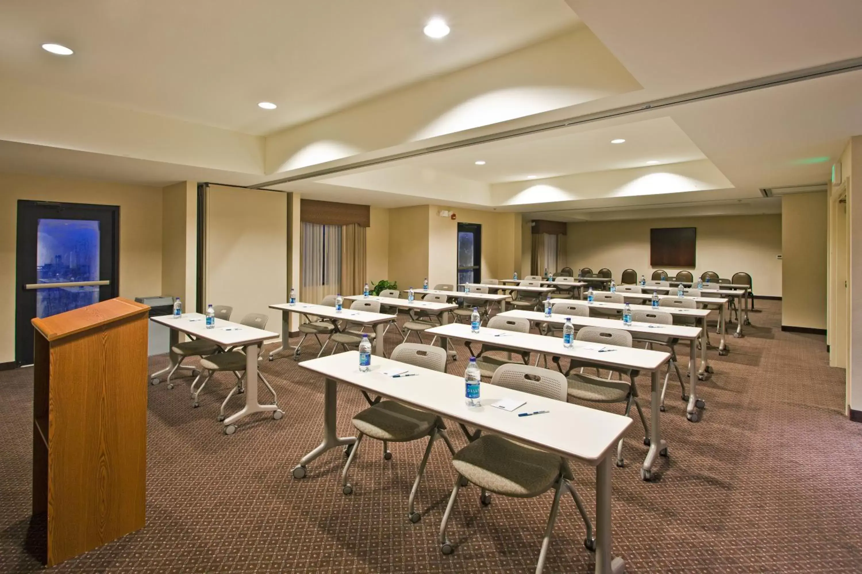 Meeting/conference room in Staybridge Suites Tallahassee I-10 East, an IHG Hotel