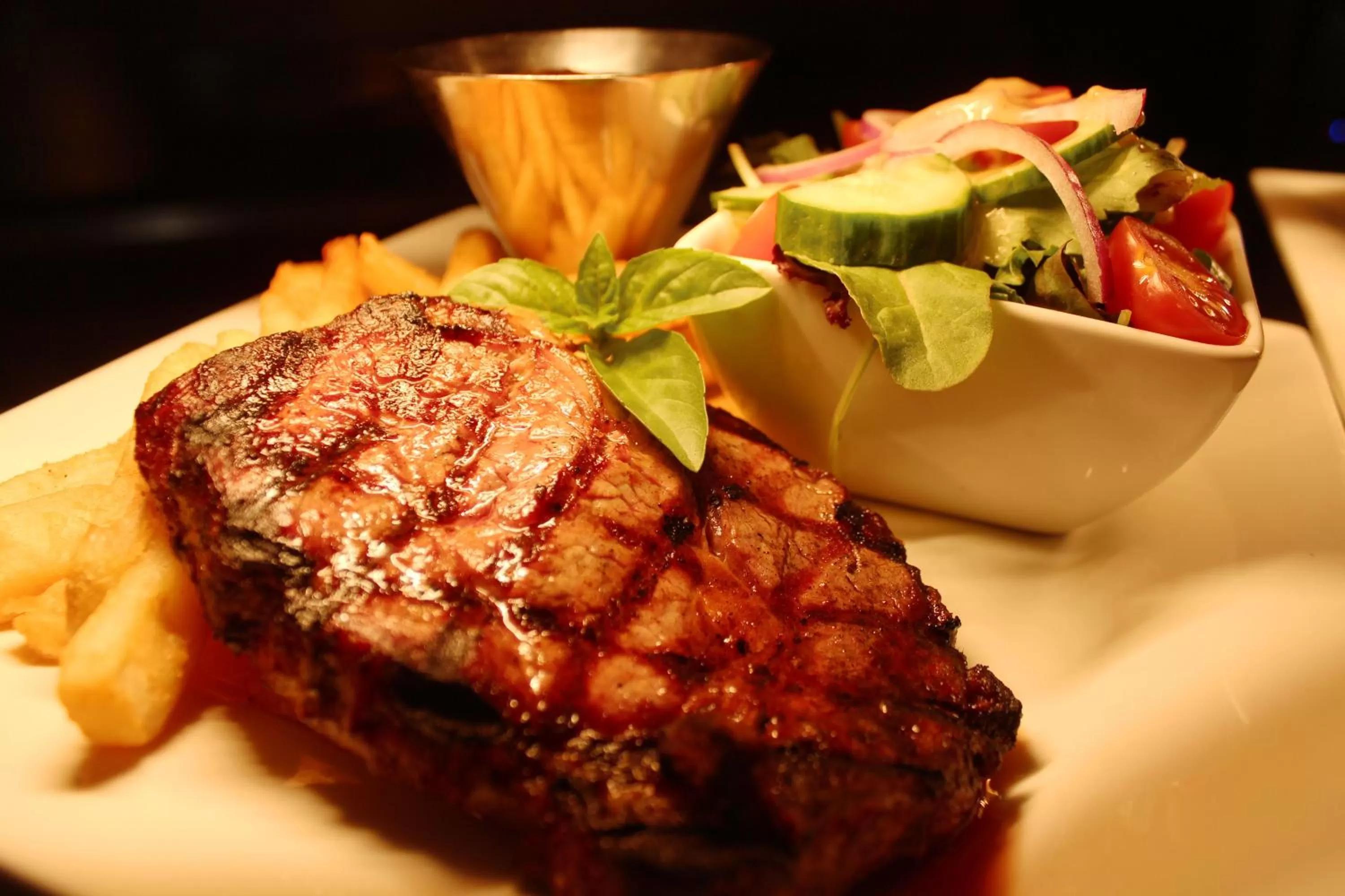 Restaurant/places to eat in Rocky Gardens Motor Inn Rockhampton