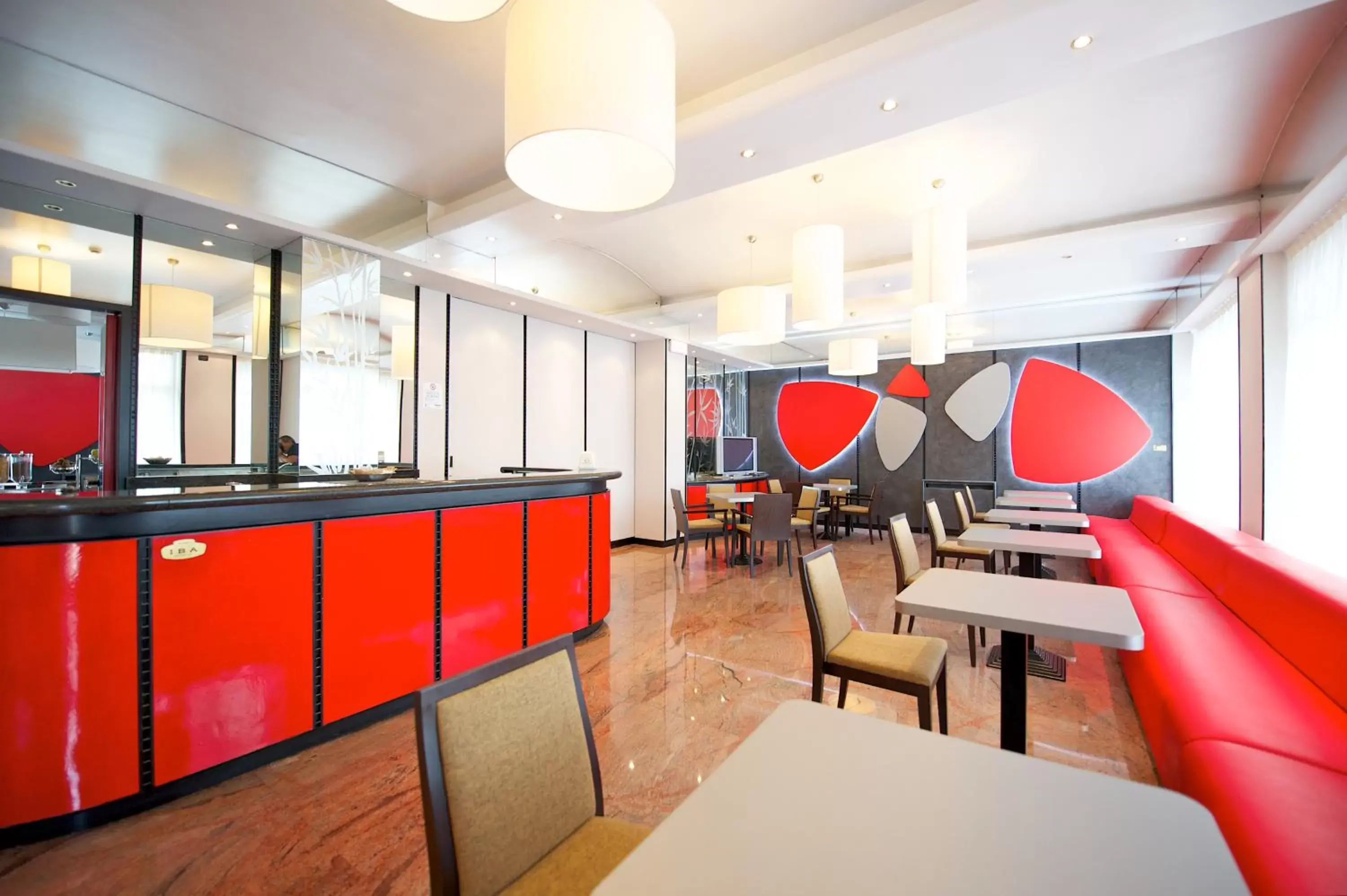 Lounge or bar in Ibis Styles Parma Toscanini