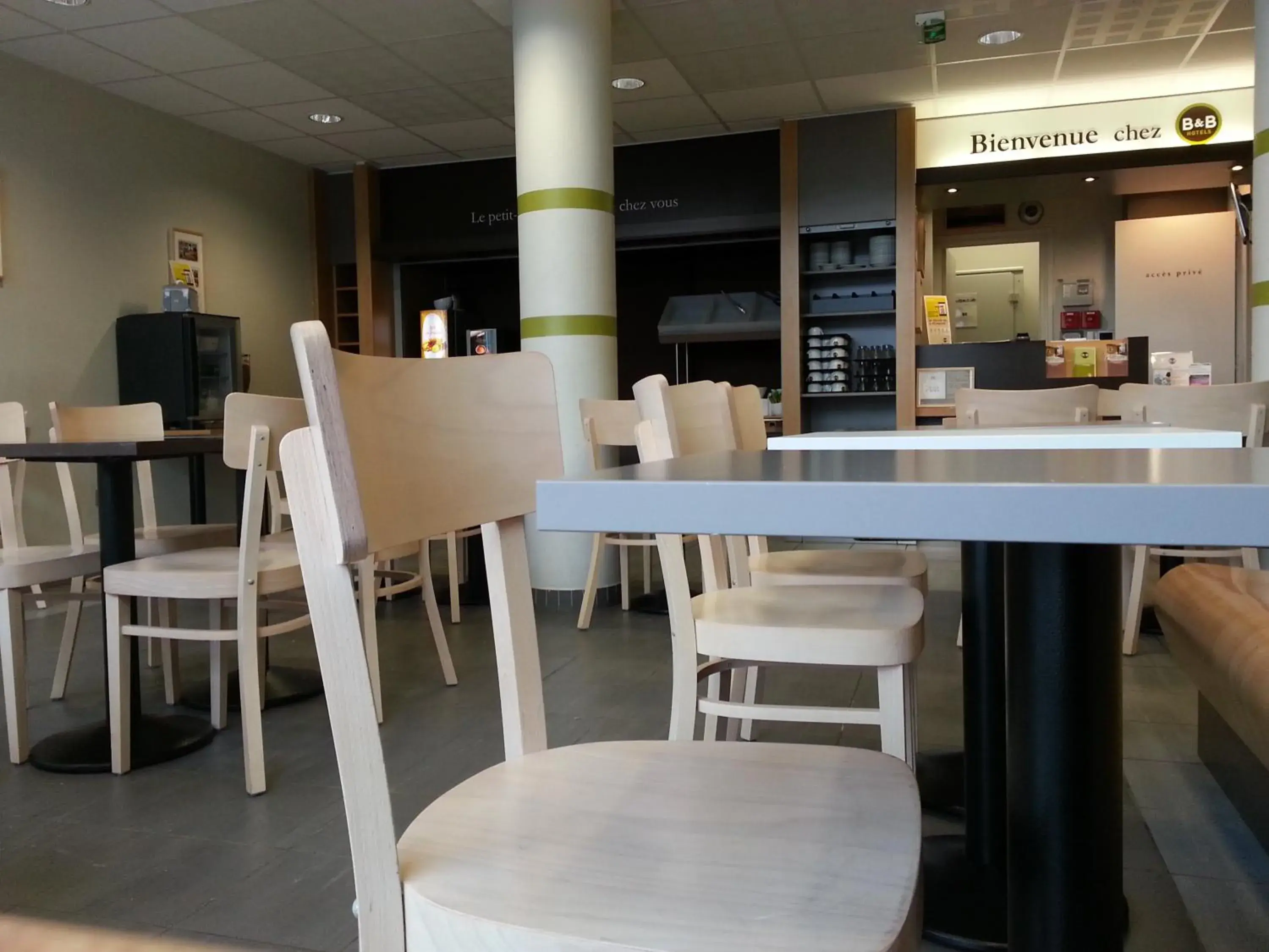 Restaurant/places to eat in B&B HOTEL Dunkerque Centre Gare