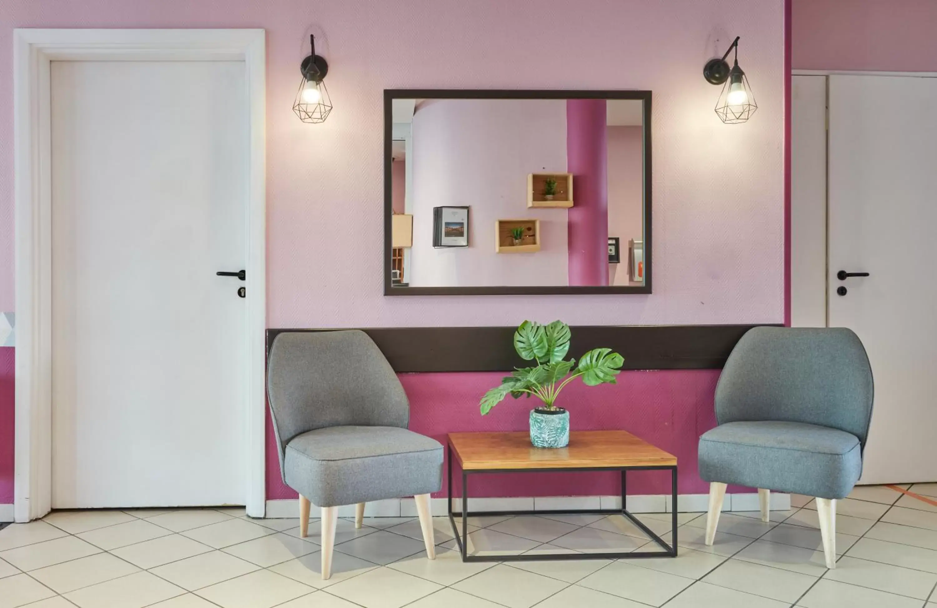 Lobby or reception in Aparthotel Adagio Access Bordeaux Rodesse Lobby or reception in Aparthotel Adagio Access Bordeaux Rodesse