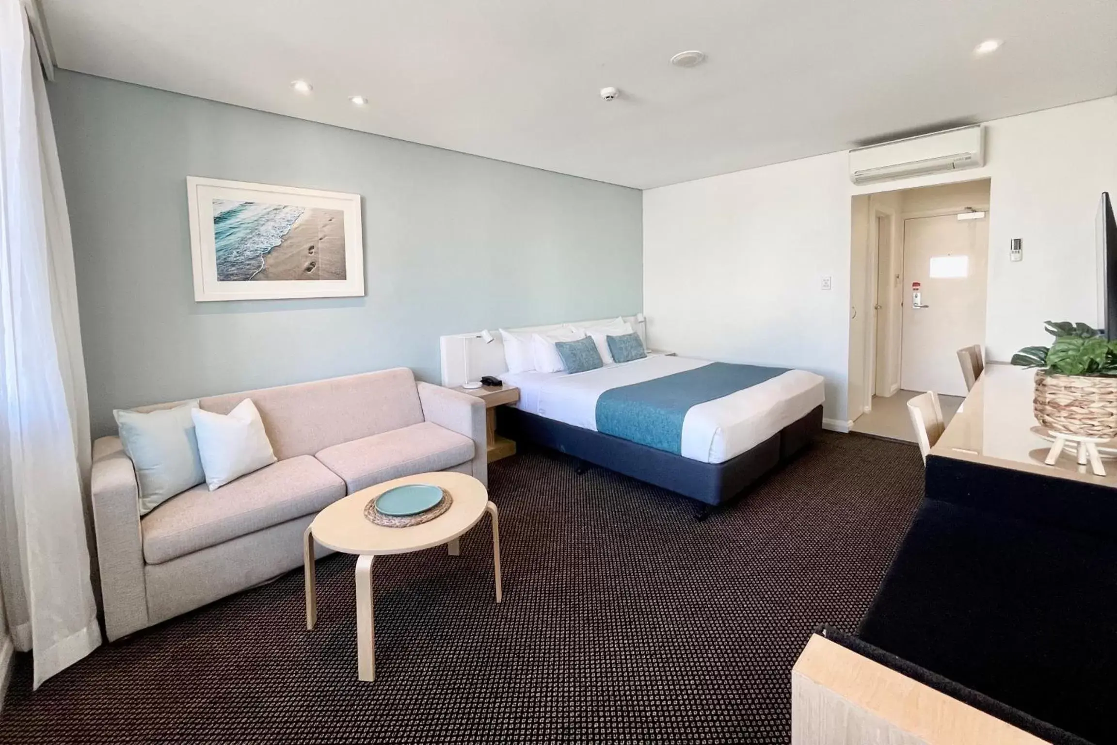 Deluxe Queen Studio  in Coogee Sands Hotel & Apartments