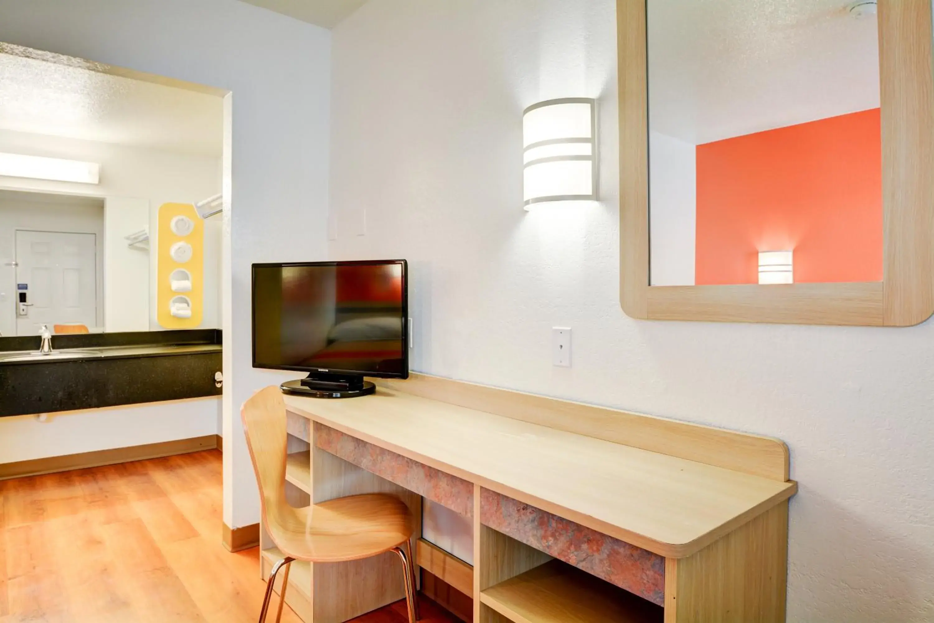 Seating area, TV/Entertainment Center in Motel 6-Southington, CT - Hartford