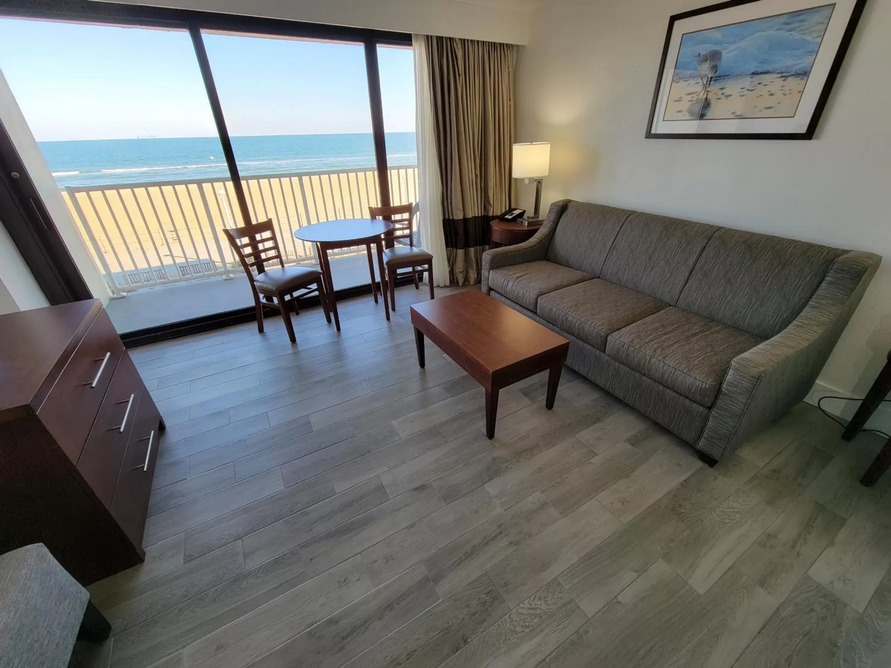 Living room, Seating Area in Coastal Hotel & Suites Virginia Beach - Oceanfront